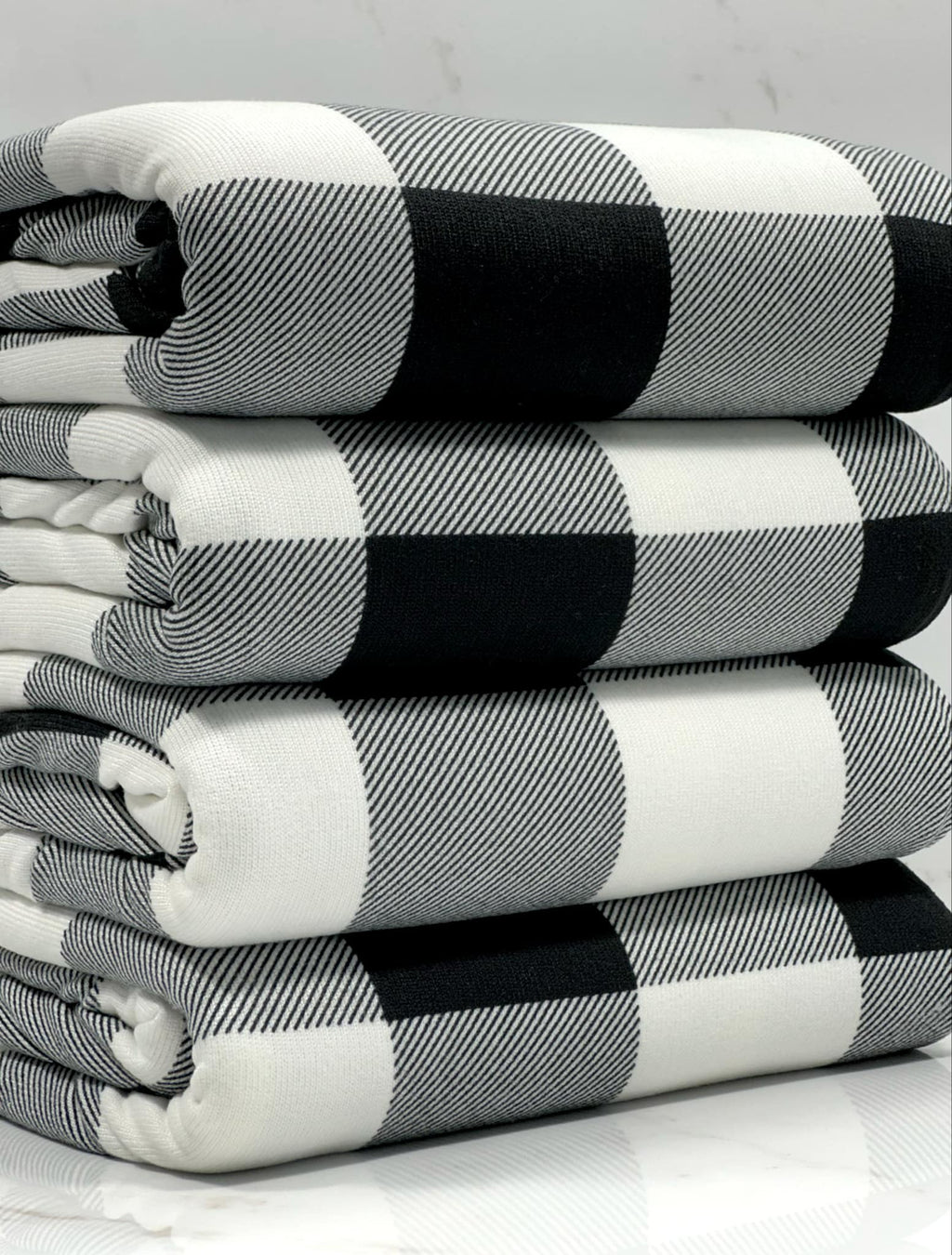 (SWEATER KNIT/ OAKLEY) BLACK AND OFF WHITE PLAID (2)