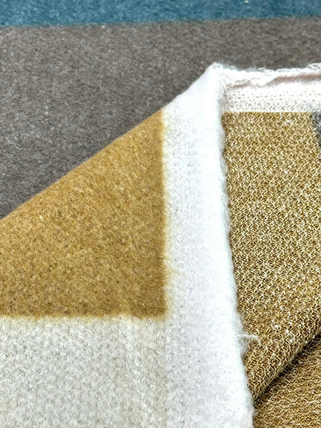 (MAKARON BRUSHED) RED, BEIGE AND BROWN PATTERN (1)