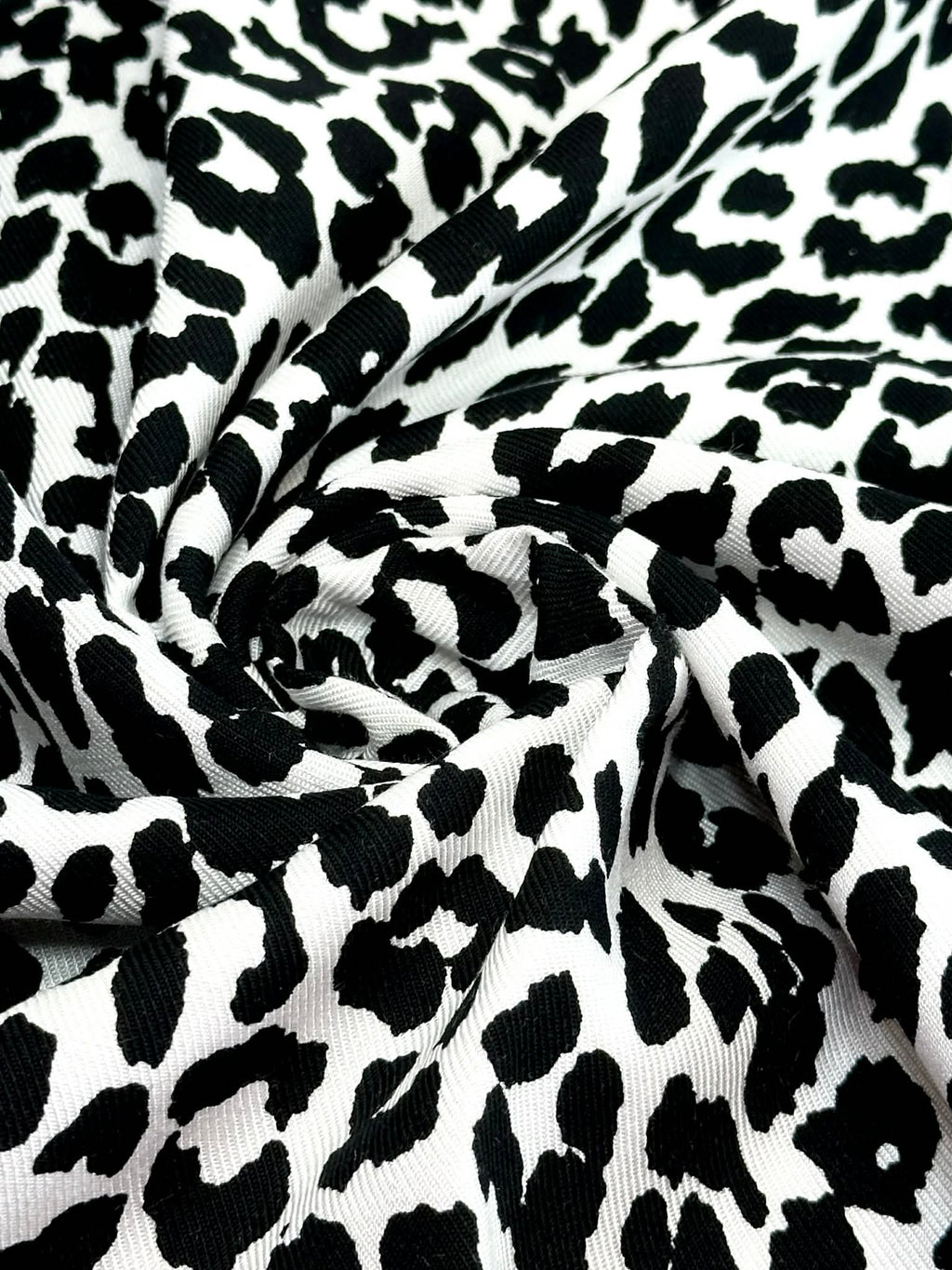(WOVEN) BLACK CHEETAH ON OFF WHITE