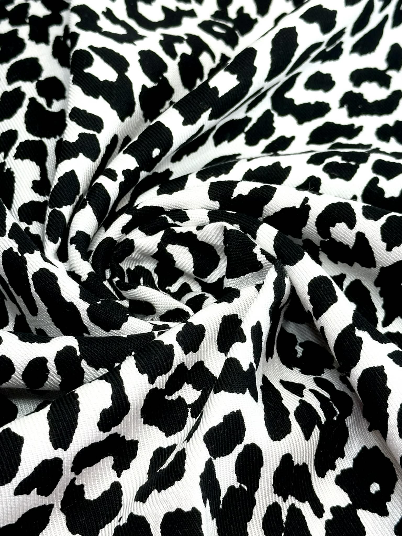 (WOVEN) BLACK CHEETAH ON OFF WHITE