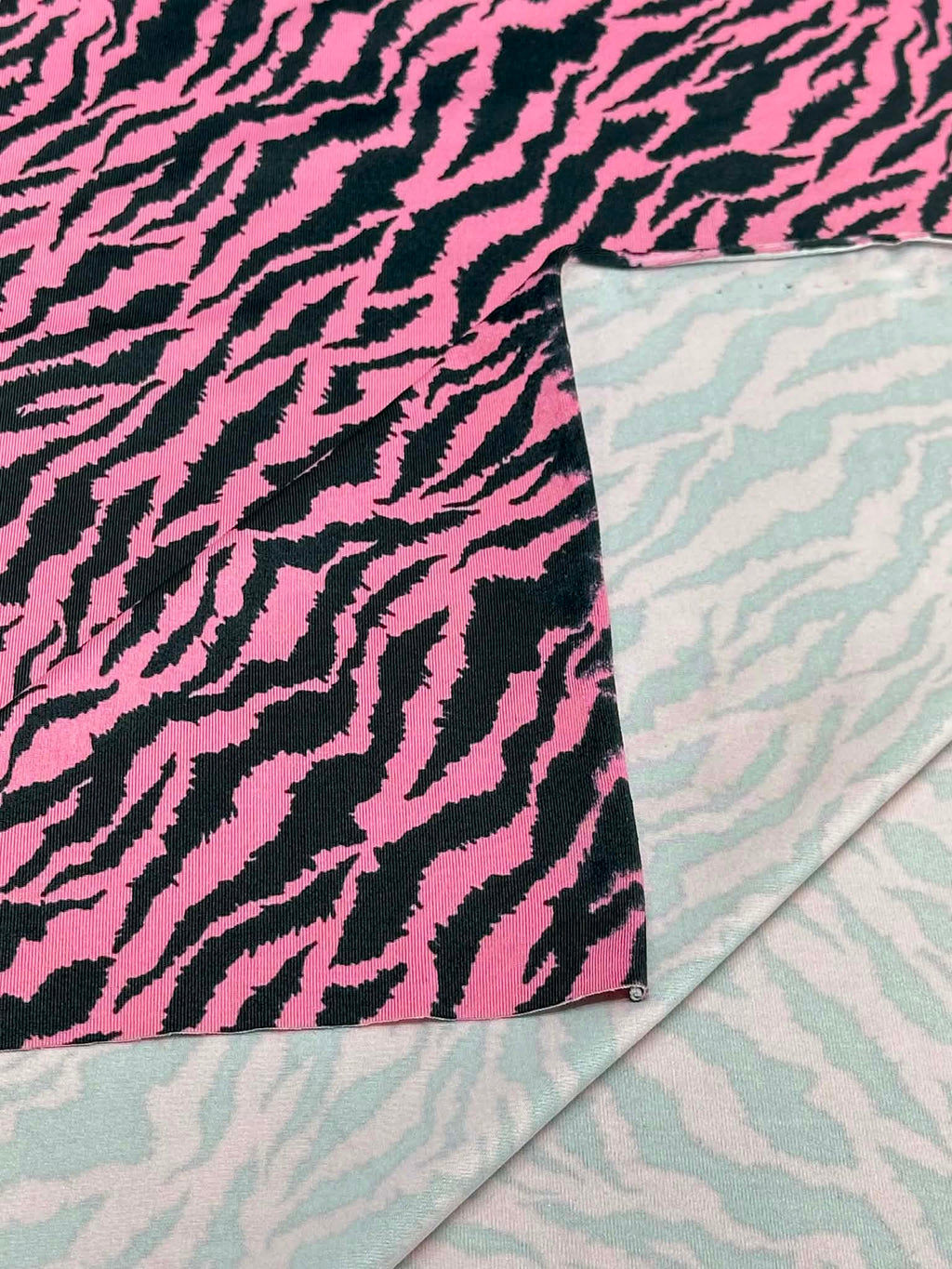 (ITY) BLACK ZEBRA ON PINK