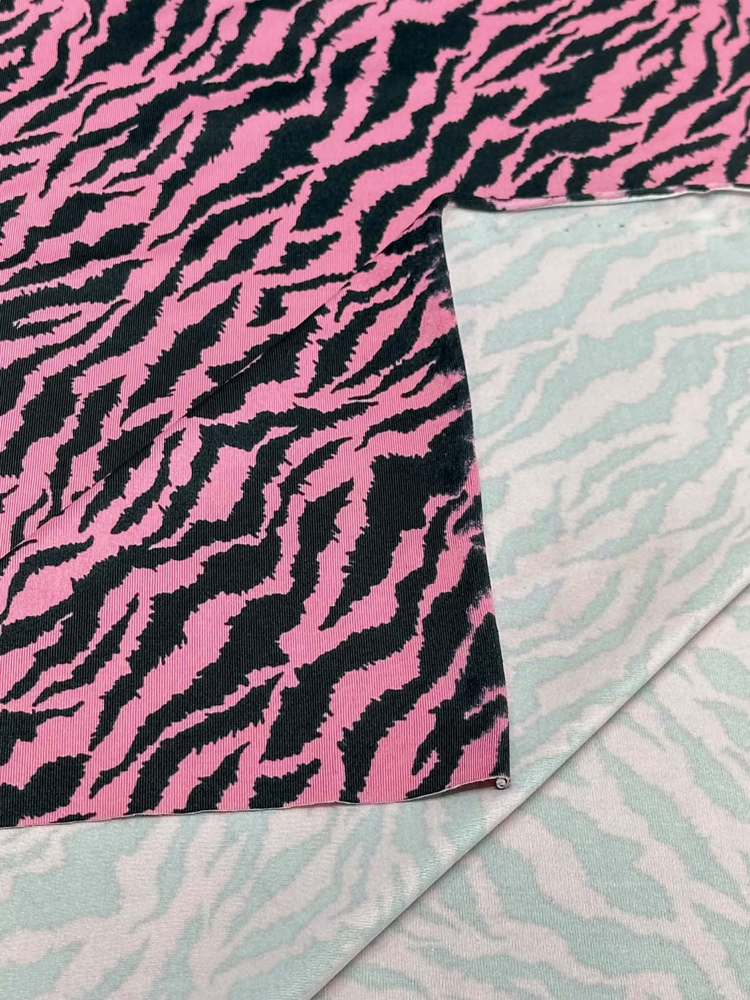(ITY) BLACK ZEBRA ON PINK