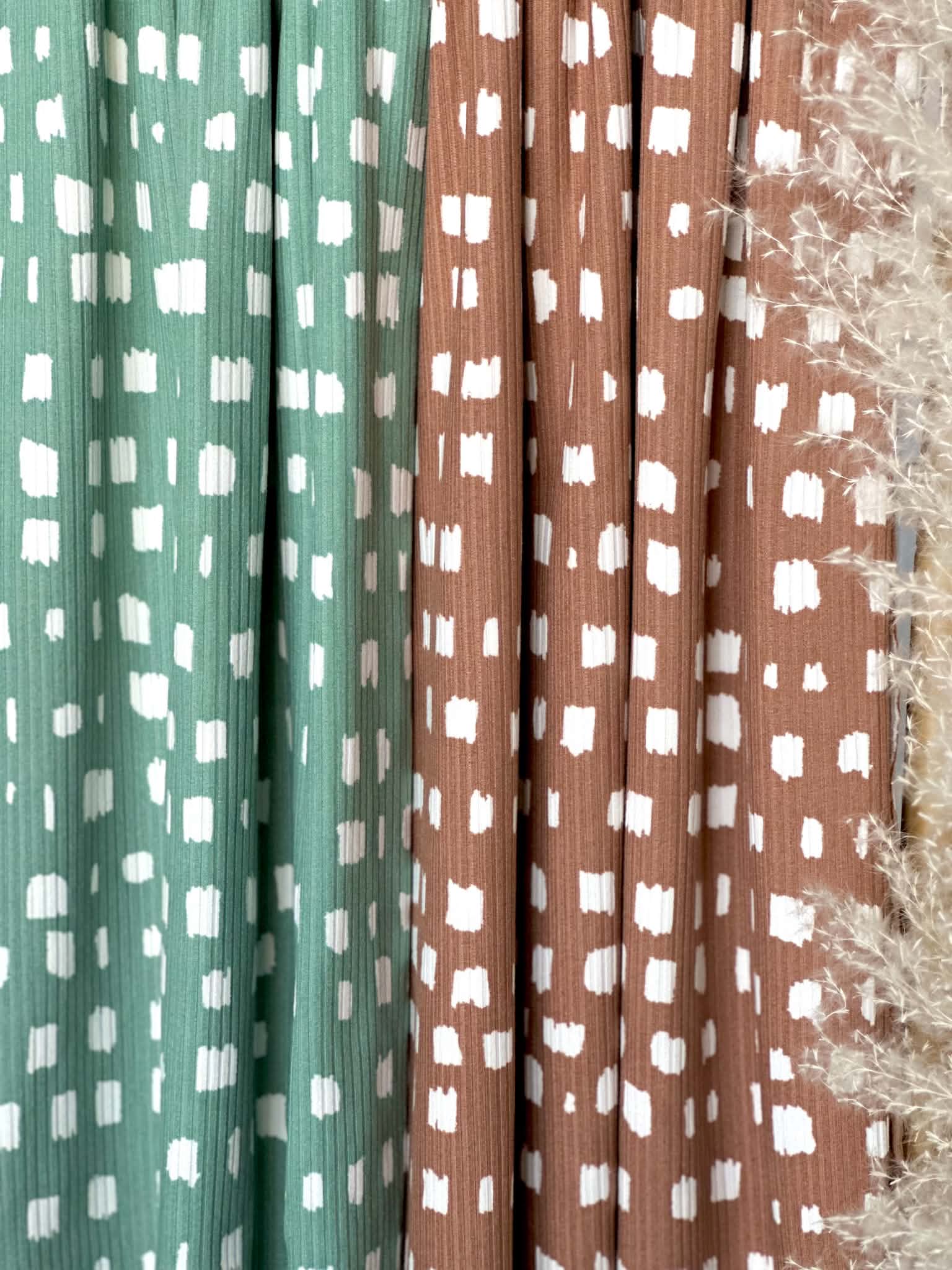 (4X2 YUMMY RIB) OFF WHITE BRUSH MARKS ON BROWN
