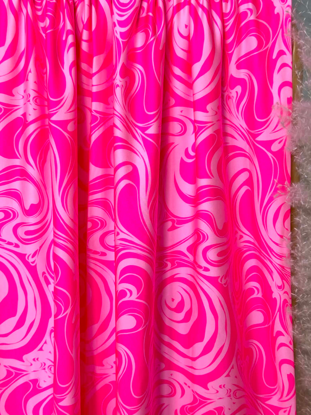 (SWIM) LIGHT PINK SWIRLS ON HOT PINK