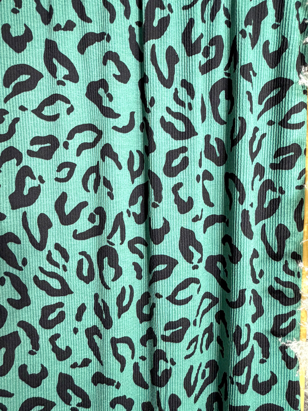 (URBAN RIB) BLACK CHEETAH ON SEAFOAM GREEN