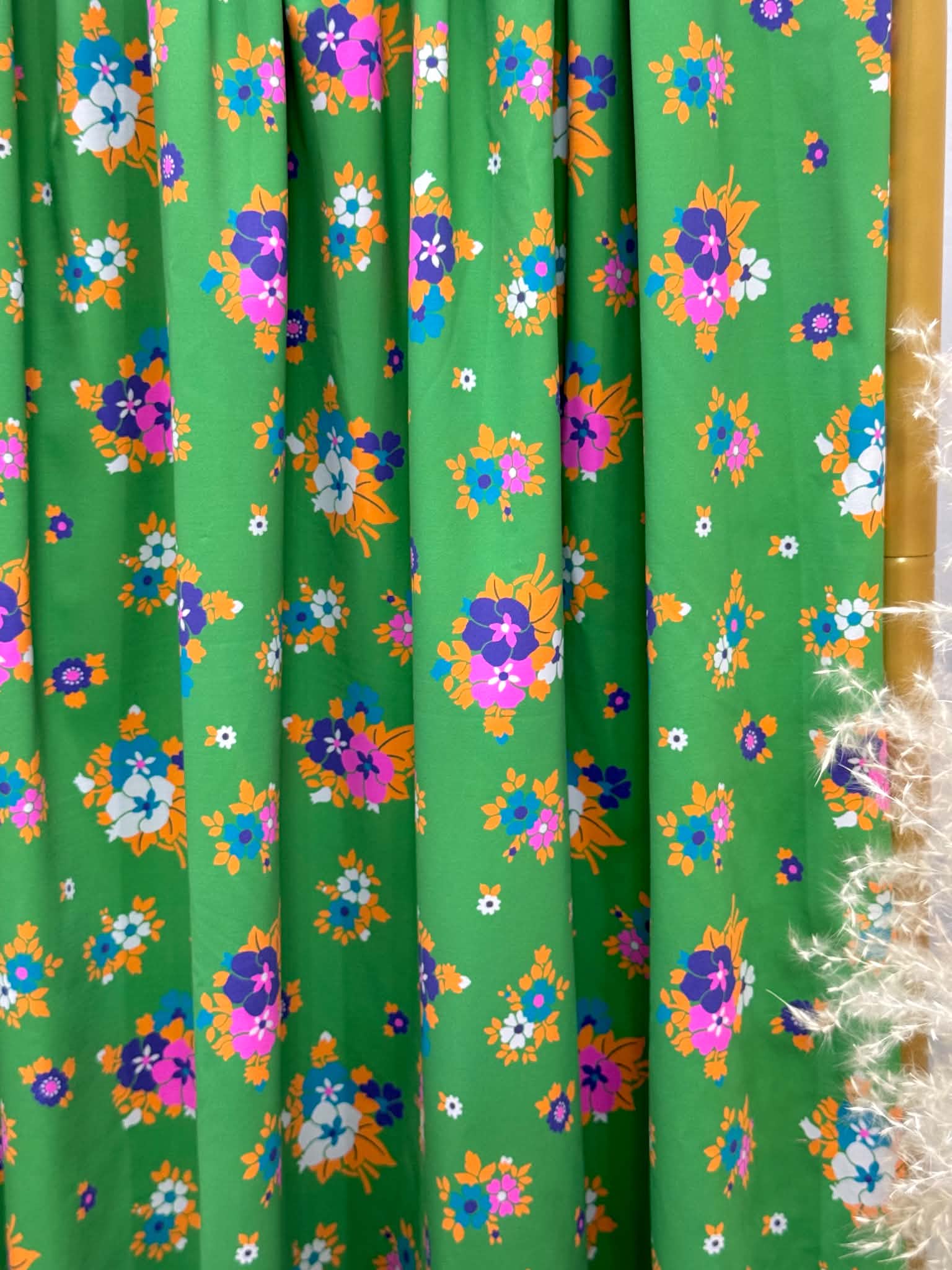 (SWIM) FLOWERS ON GREEN
