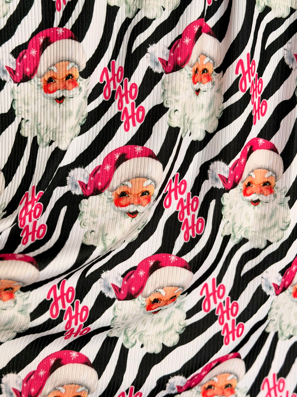 (4X2 YUMMY RIB) BIG PINK SANTA ON ZEBRA PRINT