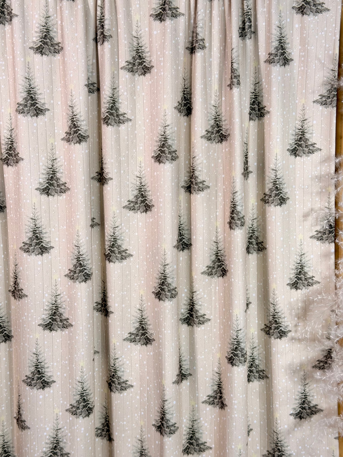 (POINTELLE RIB) PINE TREES ON CREAM