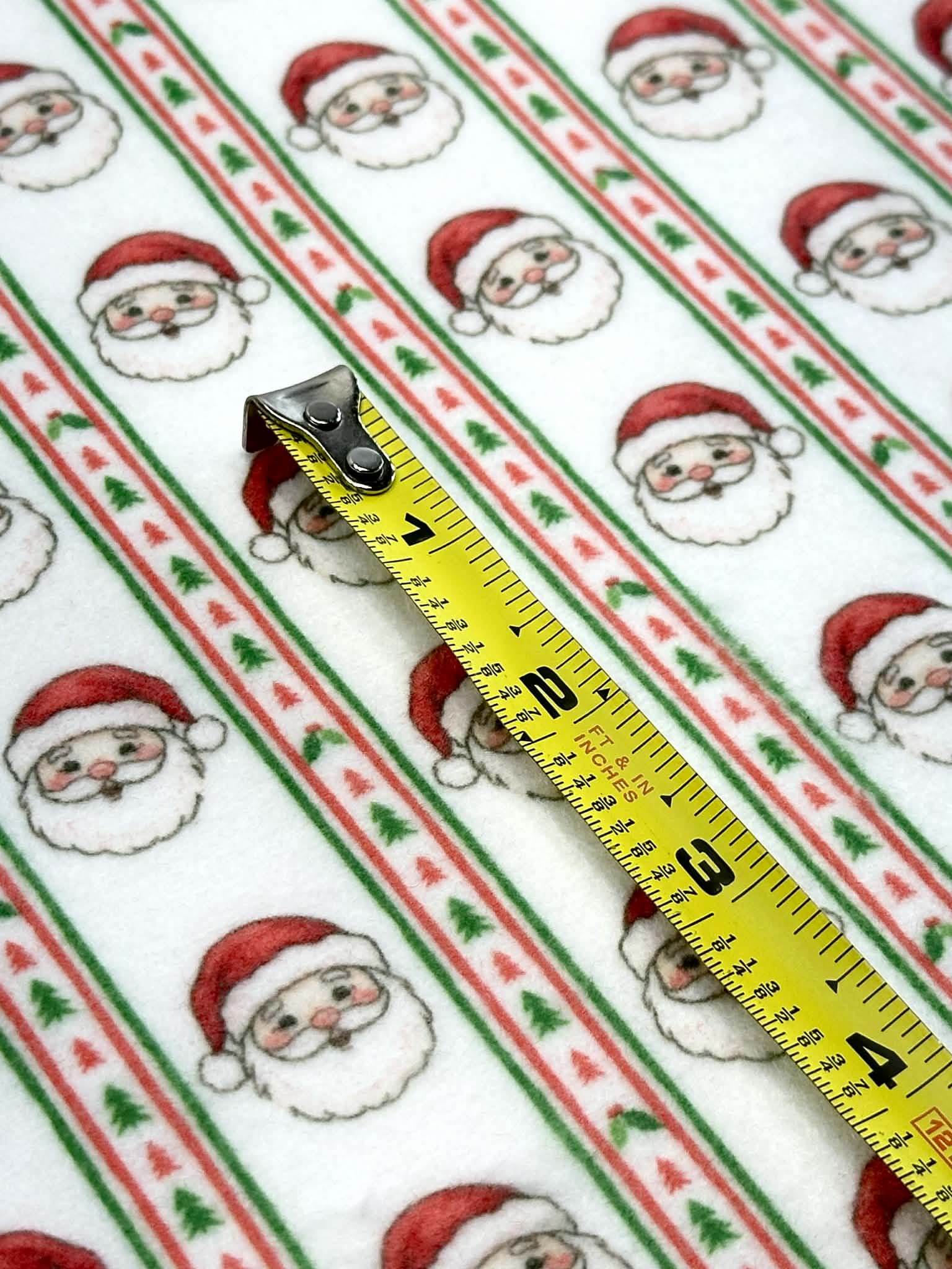 (BRUSHED SWEATER KNIT) SANTA CLAUS PATTERN ON OFF WHITE