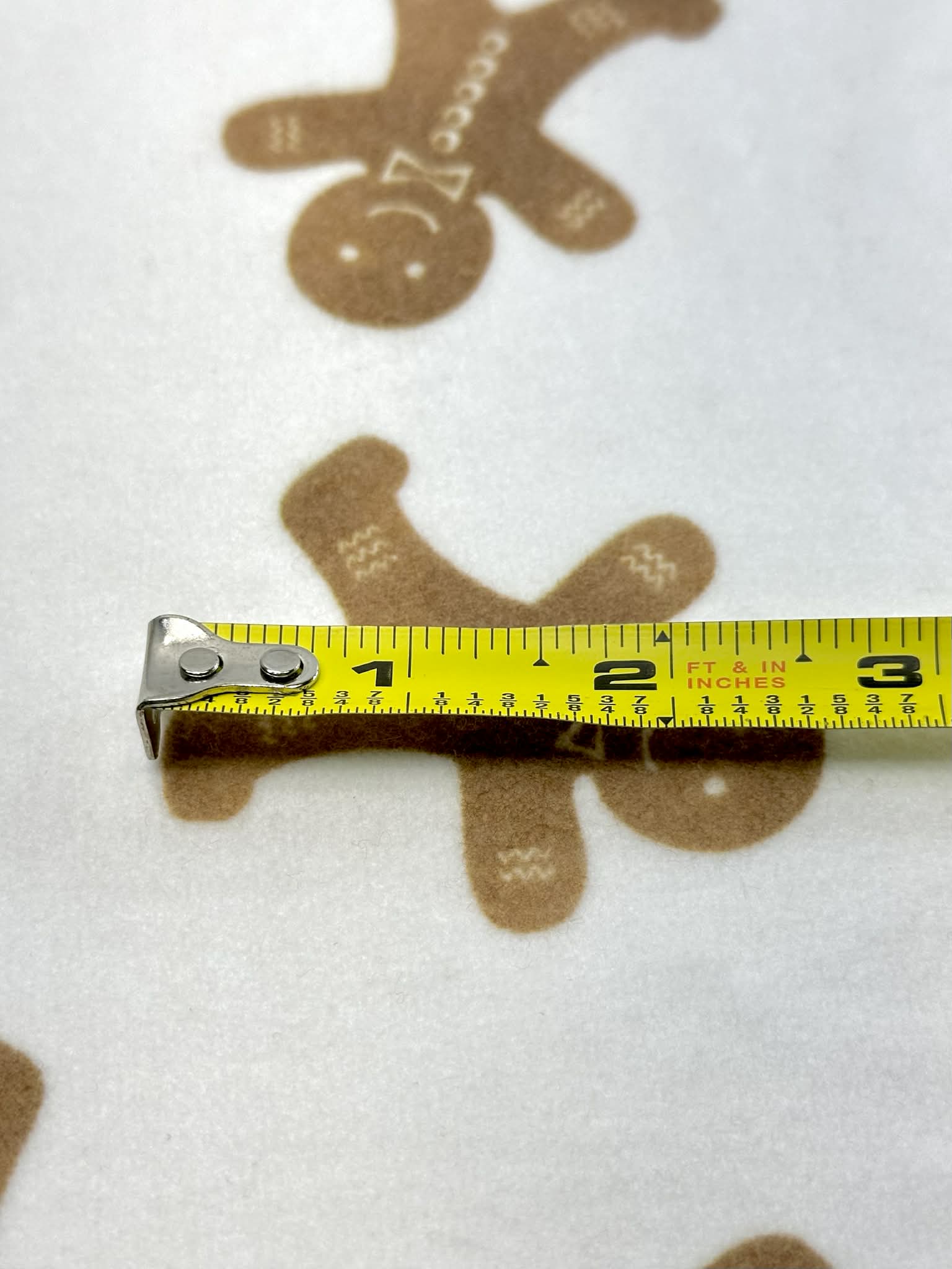 (BRUSHED SWEATER KNIT) GINGERBREAD MAN ON OFF WHITE