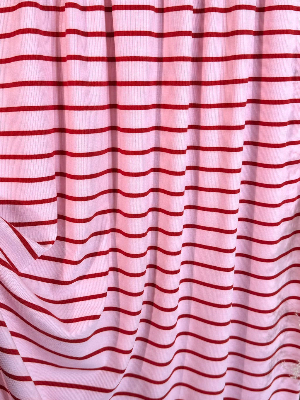 (2X1 RIB) RED STRIPES ON LIGHT PINK