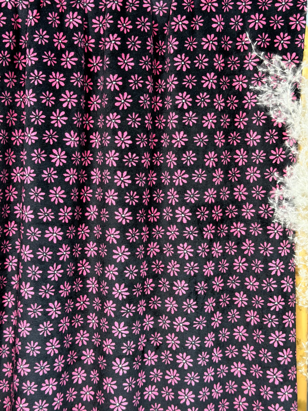 (MINKY) PINK FLOWERS ON BLACK