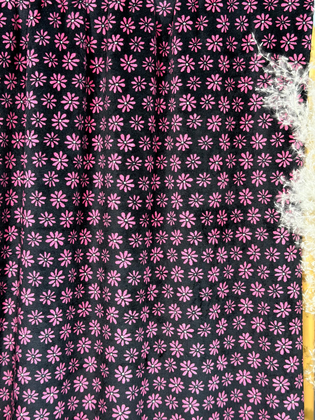 (MINKY) PINK FLOWERS ON BLACK