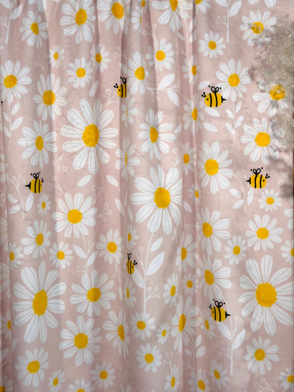(MINKY) BEES & DAISYS ON SOFT PINK