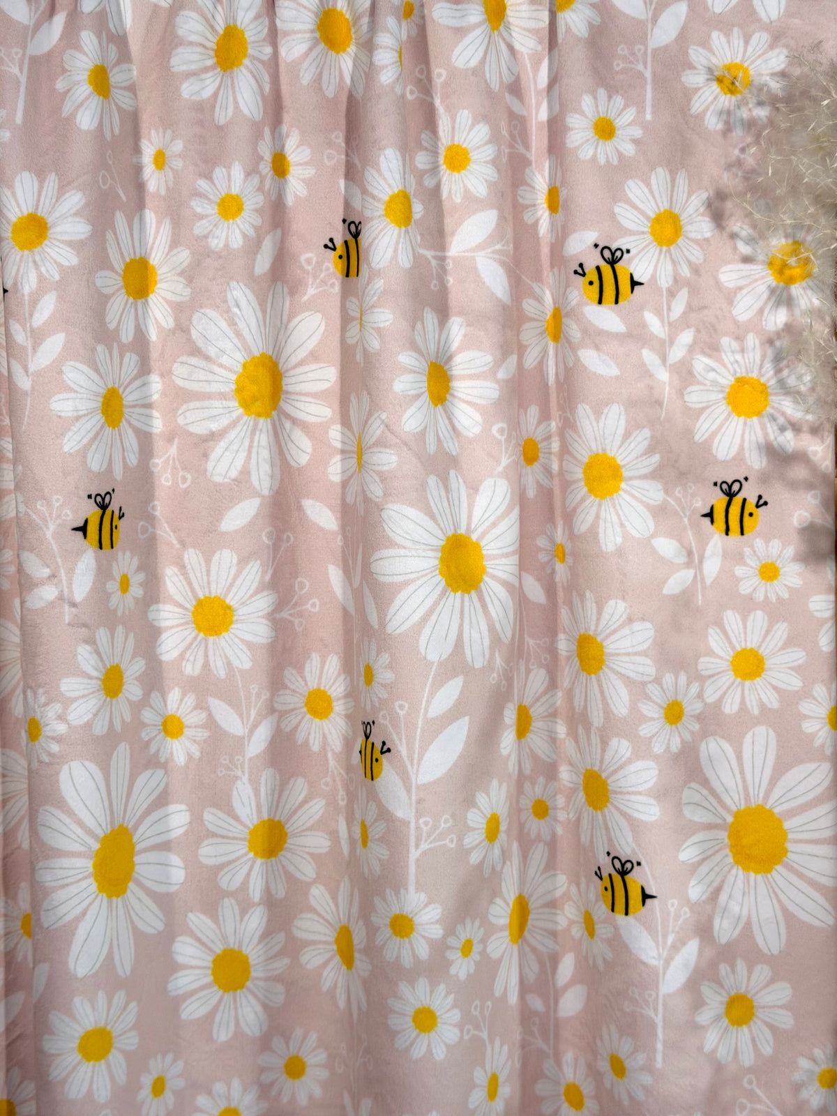 (MINKY) BEES & DAISYS ON SOFT PINK