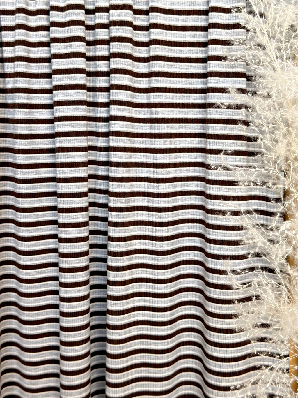 (RIB) BROWN AND WHIYE STRIPES ON HEATHER GRAY