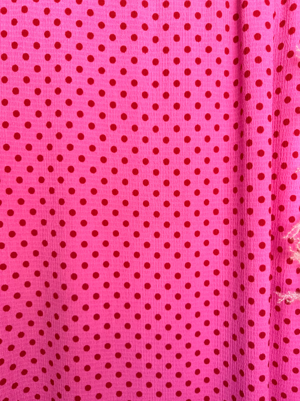 (CRINKLE CREPE)RED POLKA DOTS ON HOT PINK