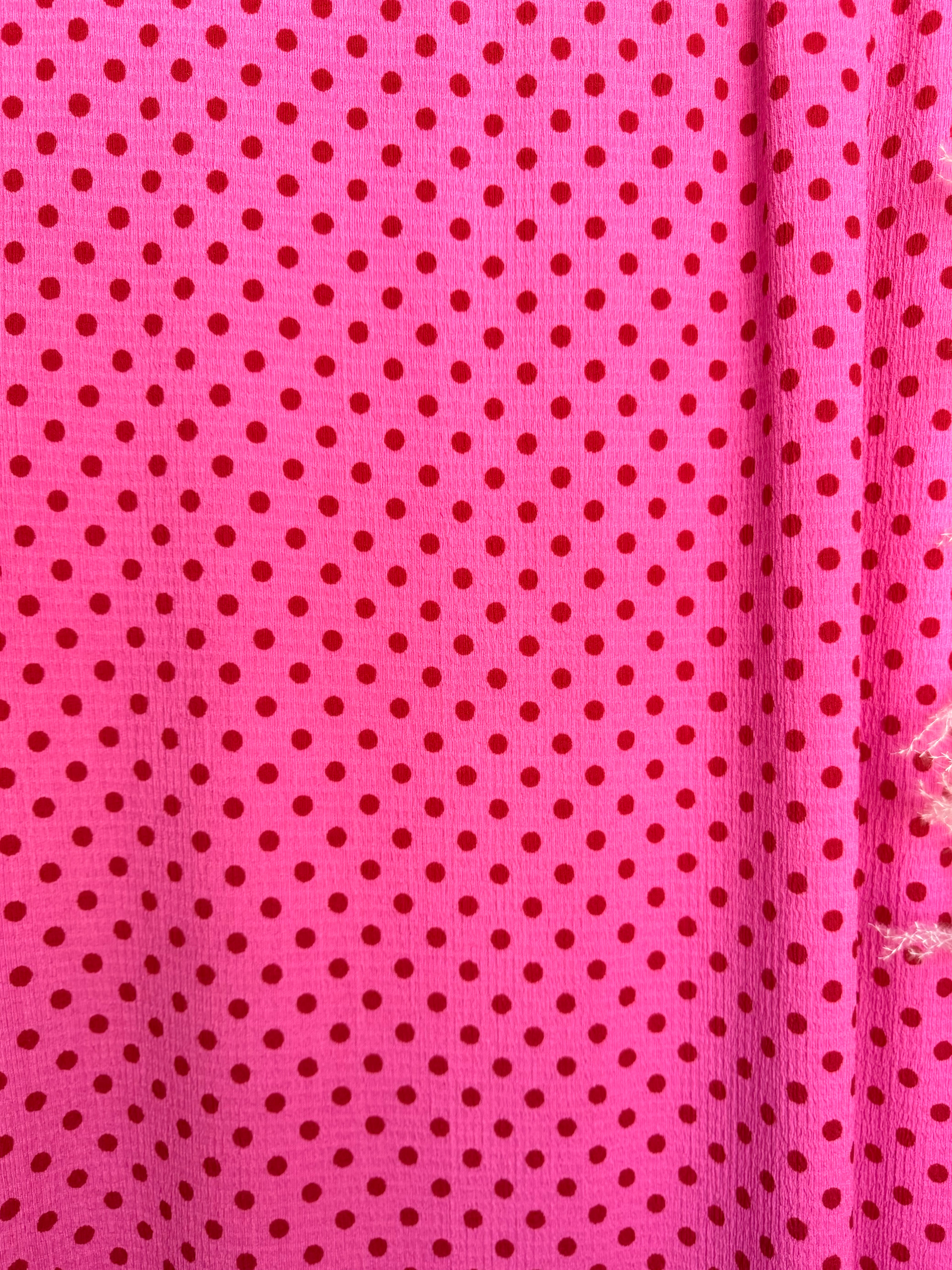(CRINKLE CREPE)RED POLKA DOTS ON HOT PINK