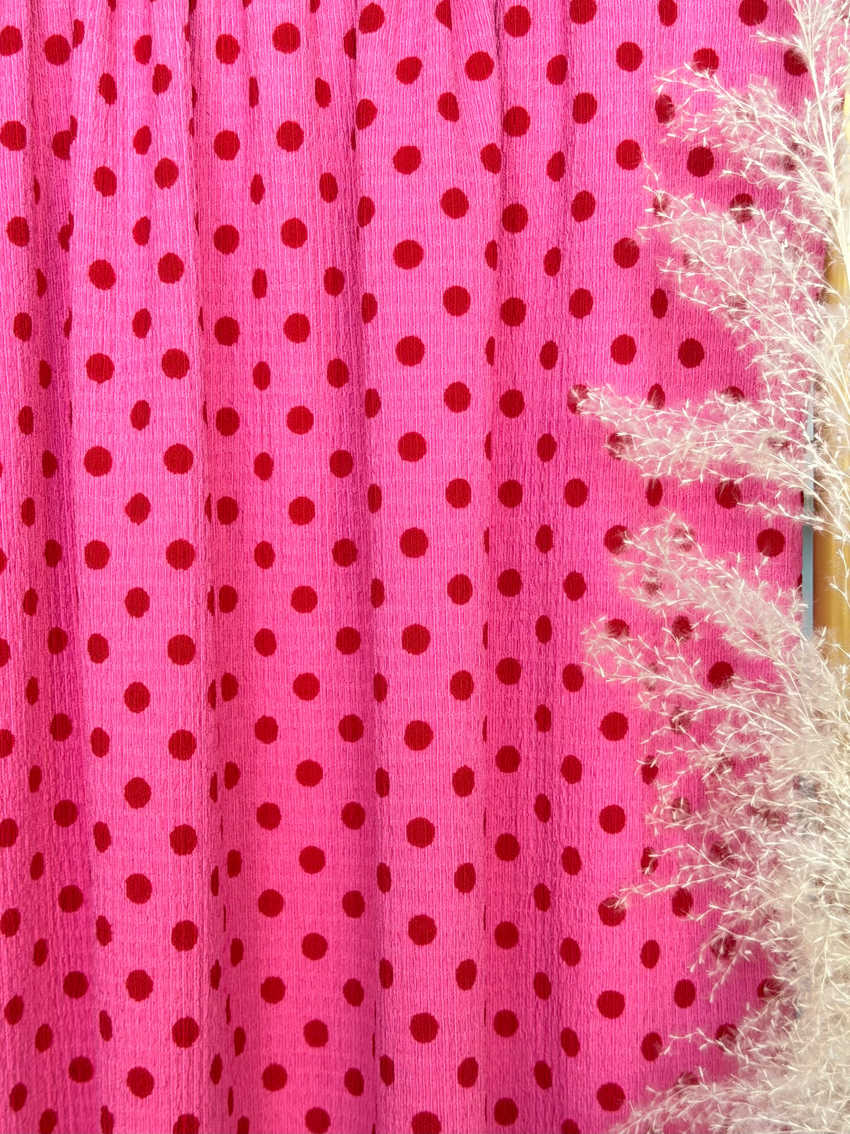 (CRINKLE CREPE)RED POLKA DOTS ON HOT PINK
