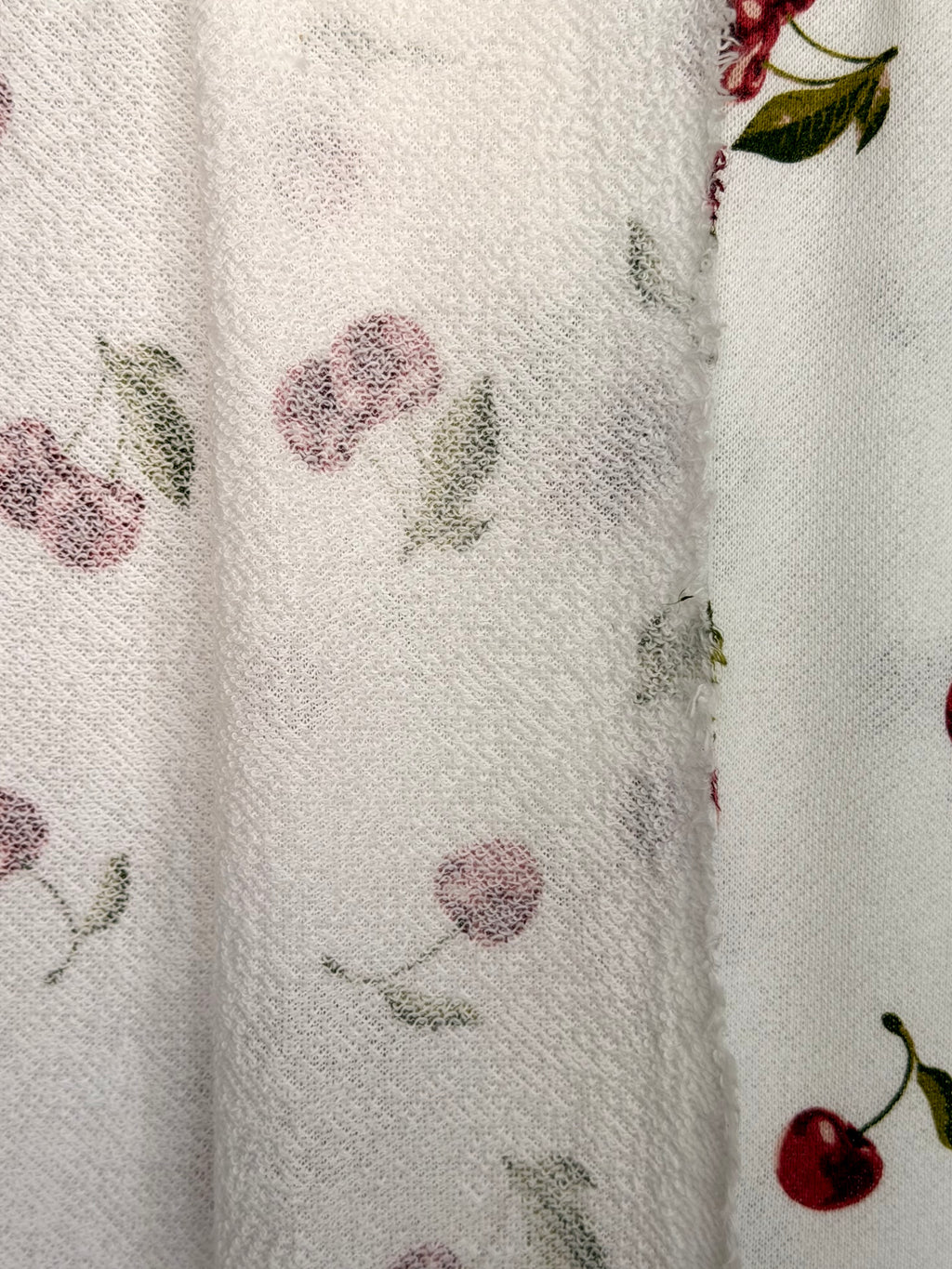 (FRENCH TERRY) MEDIUM CHERRIES ON OFF WHITE