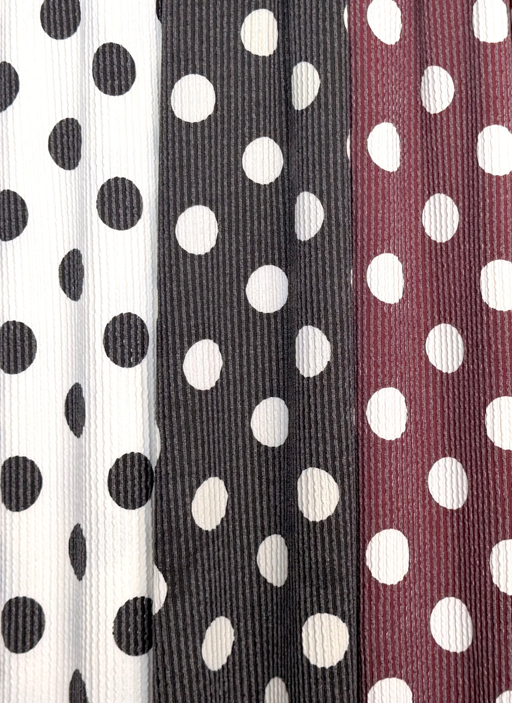(URBAN RIB) BLACK POLKA DOTS ON OFF WHITE