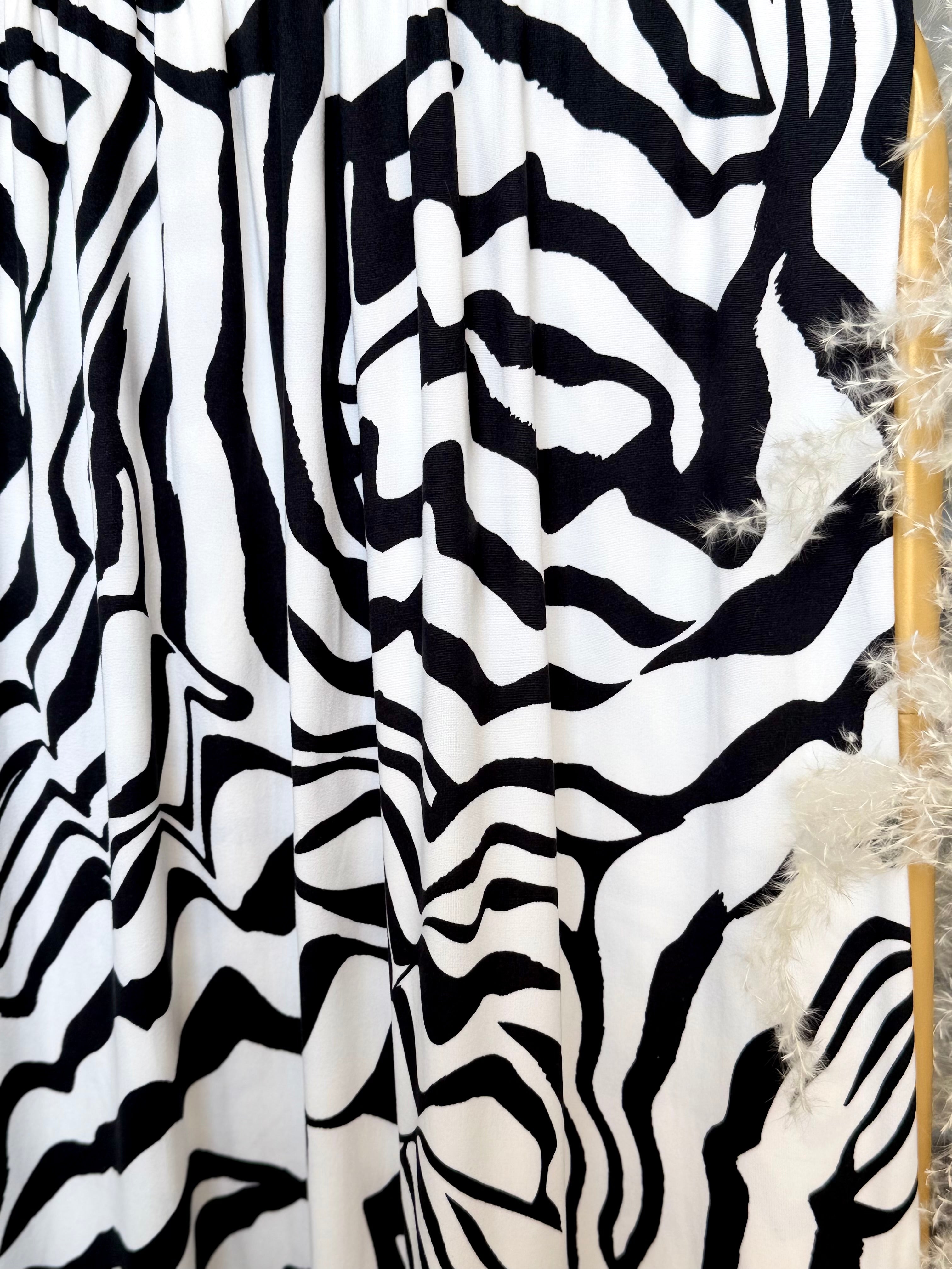 (DBP) BLACK AND WHITE ZEBRA