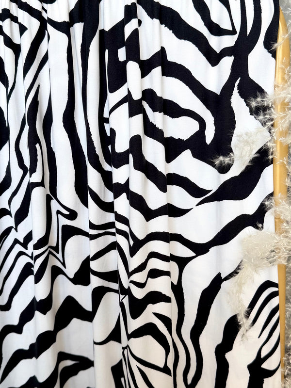 (DBP) BLACK AND WHITE ZEBRA