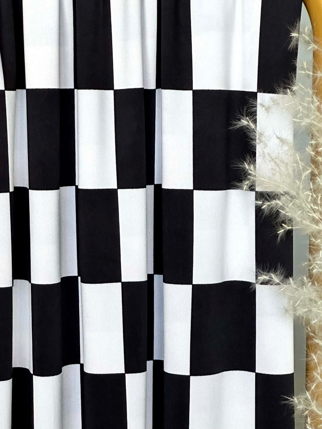 (ITY) MEDIUM AND OFF WHITE CHECKERED