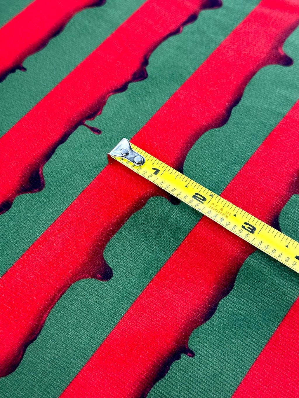 (SWEATER KNIT/OAKLEY) DRIPPING RED BLOOD ON DARK OLIVE (4)