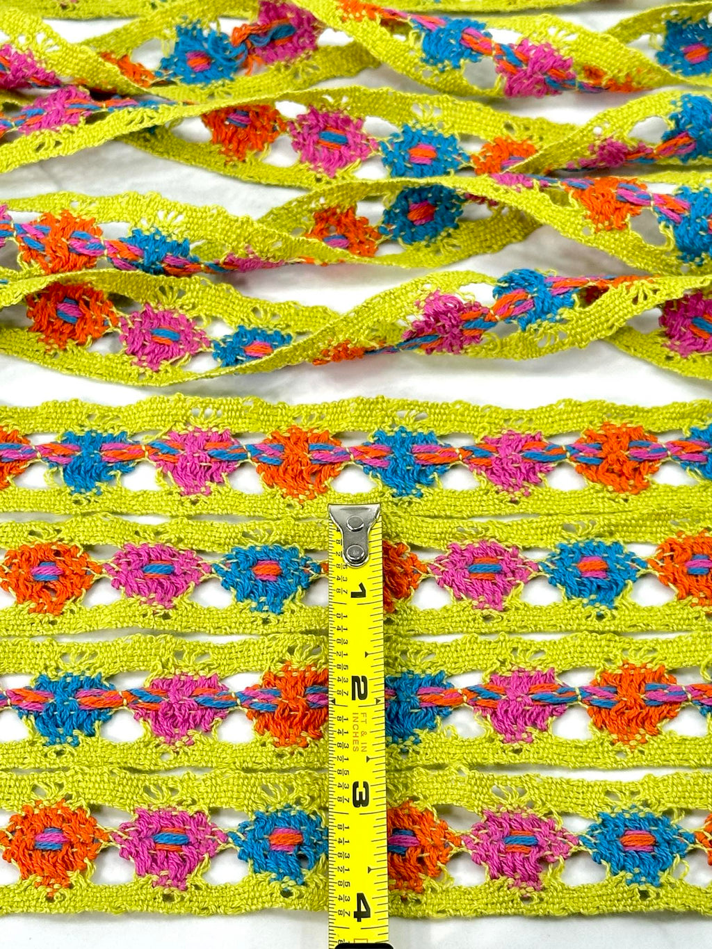 (TRIM) CROCHET COLORFUL FLORAL ON VINTAGE GREEN