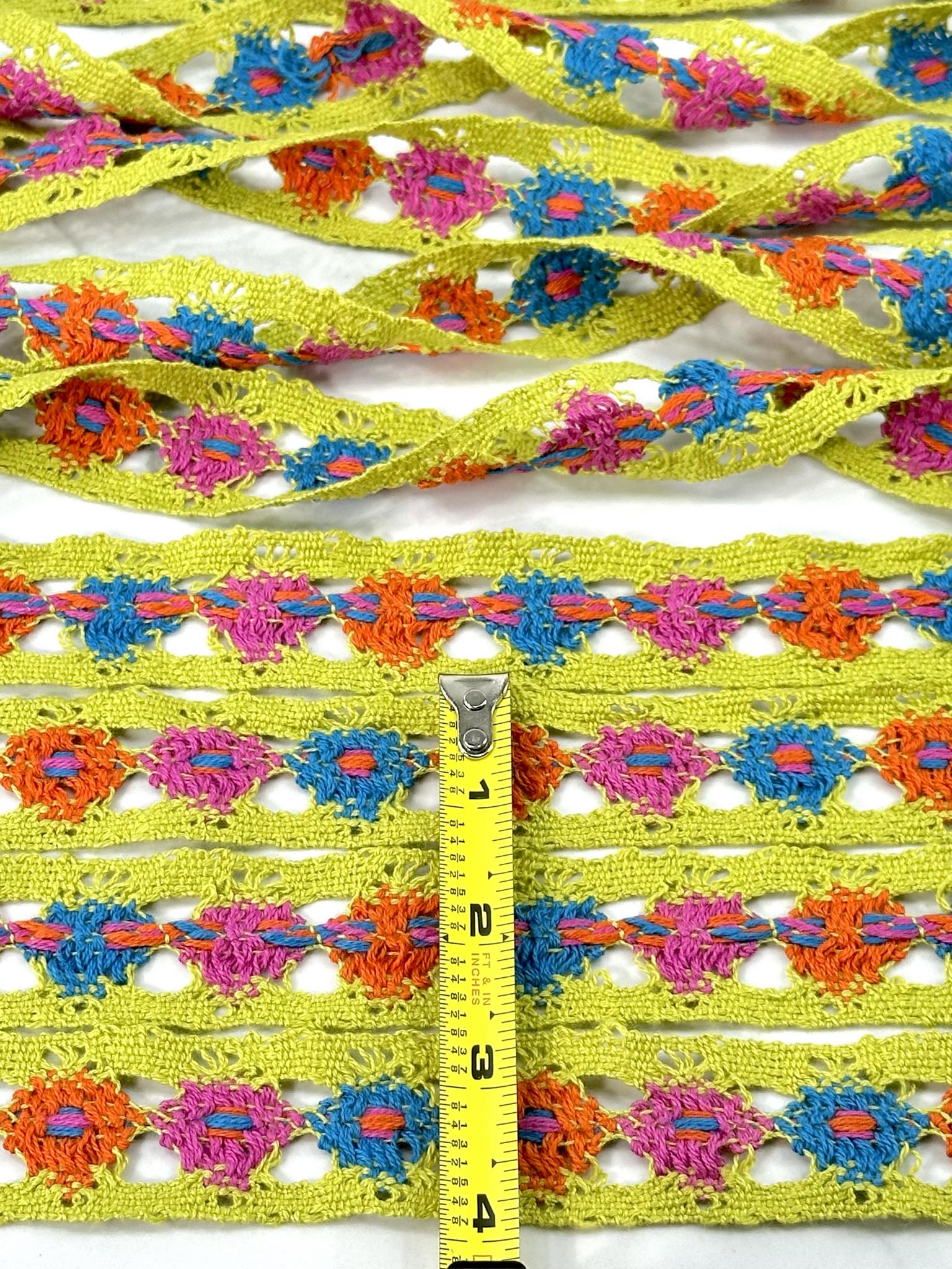 (TRIM) CROCHET COLORFUL FLORAL ON VINTAGE GREEN