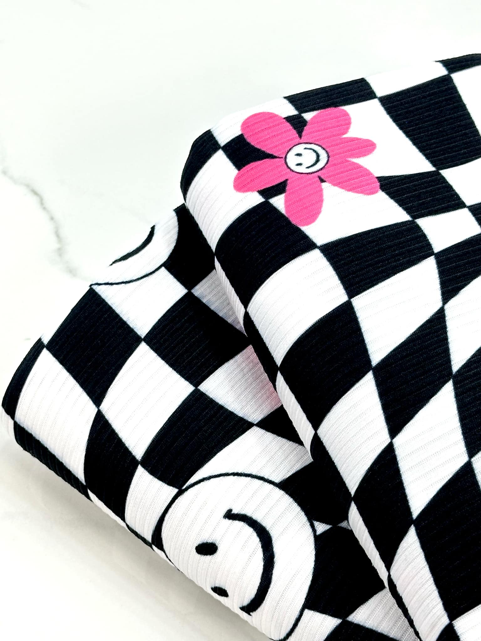 (YUMMY RIB) PINK, WHITE HAPPY FACE FLOWERS ON BLACK CHECKERED WAVE