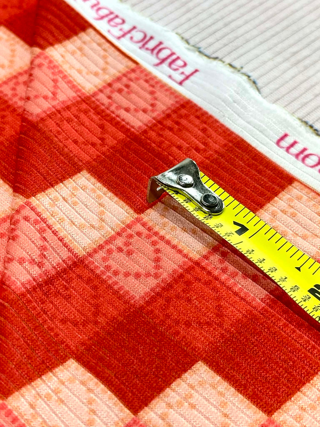 (4X2 YUMMY RIB) PINK AND RED HEARTS ON CHECKERED PATTERN