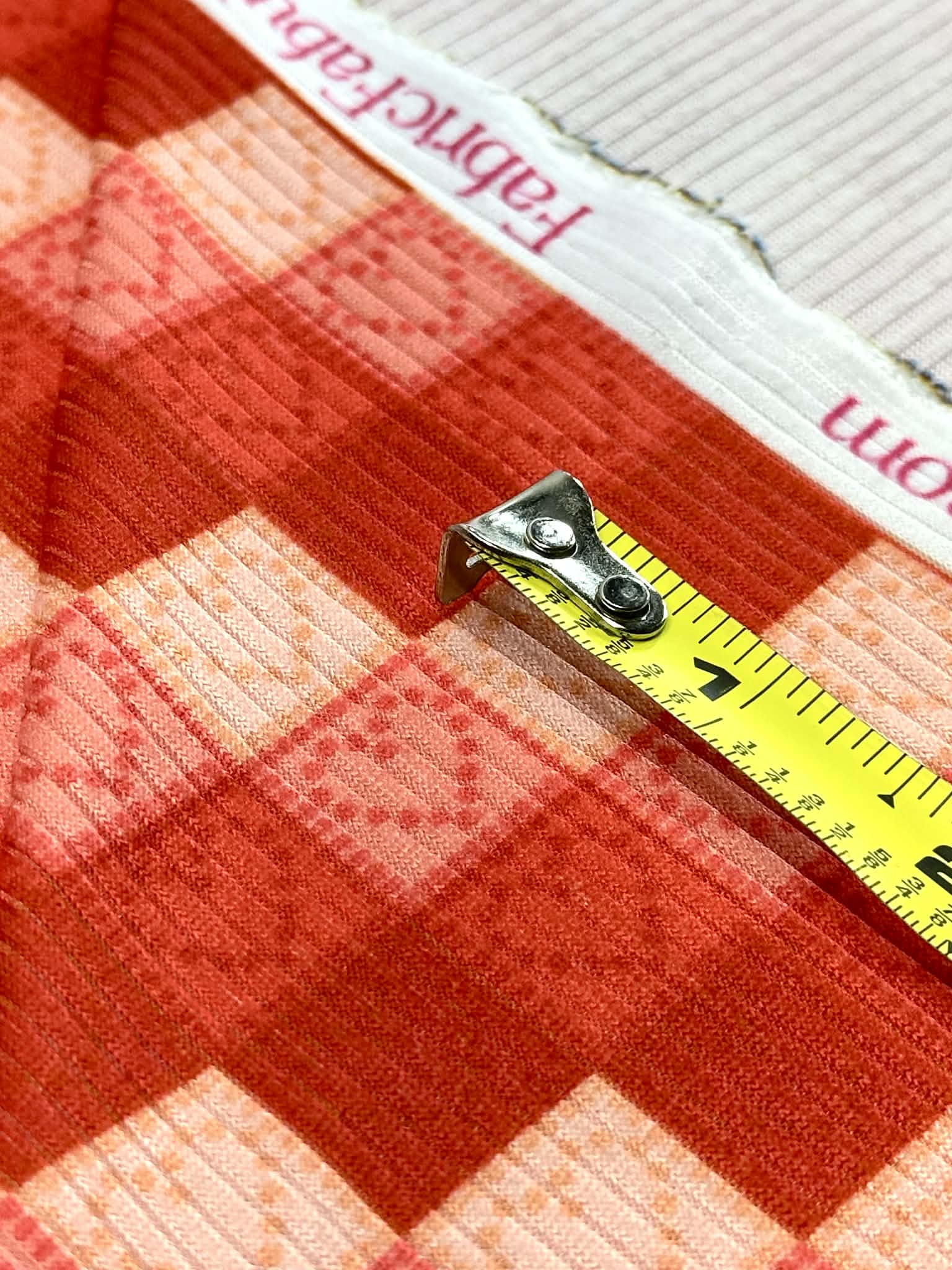 (4X2 YUMMY RIB) PINK AND RED HEARTS ON CHECKERED PATTERN
