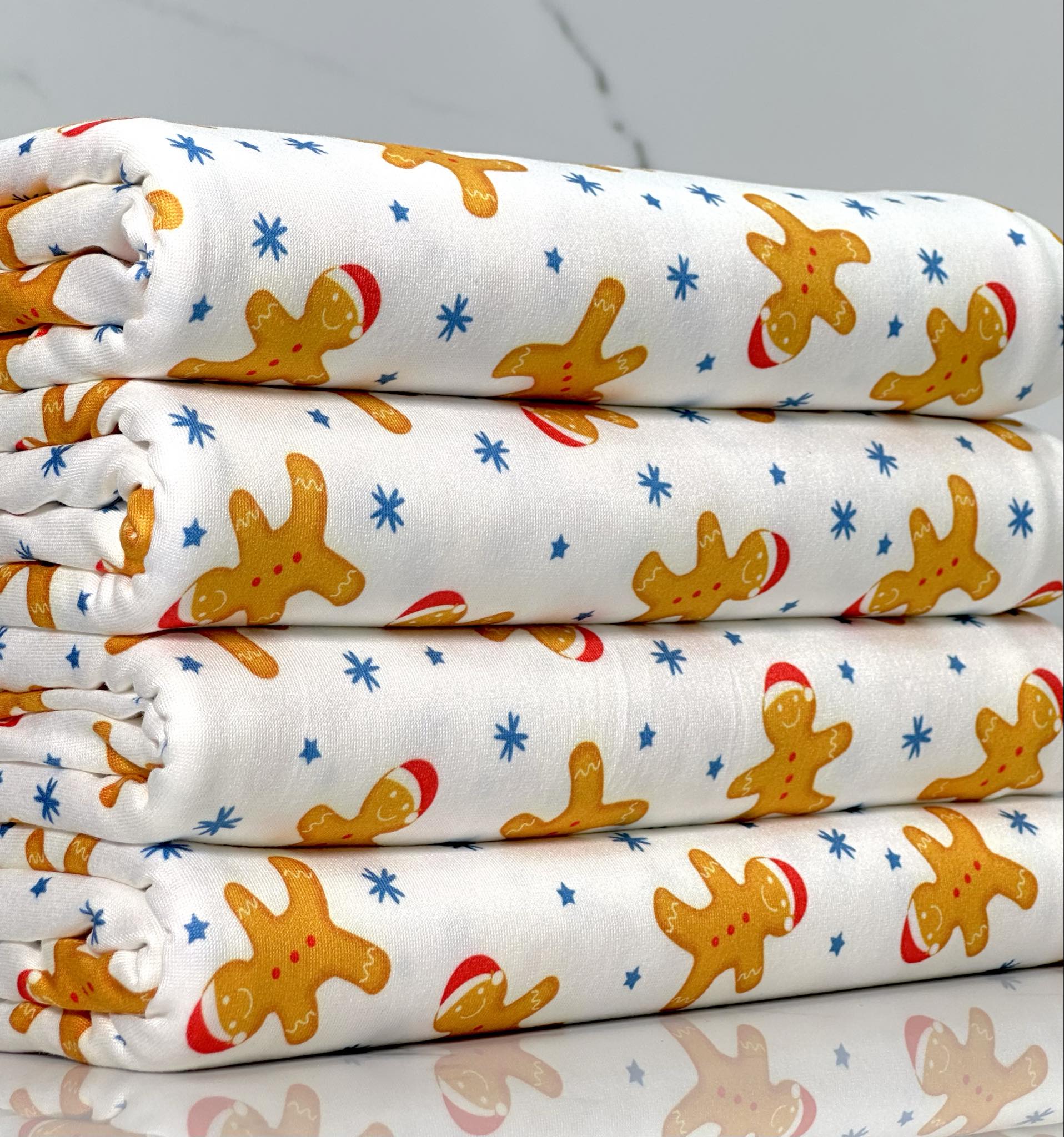 (DBP) GINGERBREAD MAN AND STARS ON OFF WHITE (2)