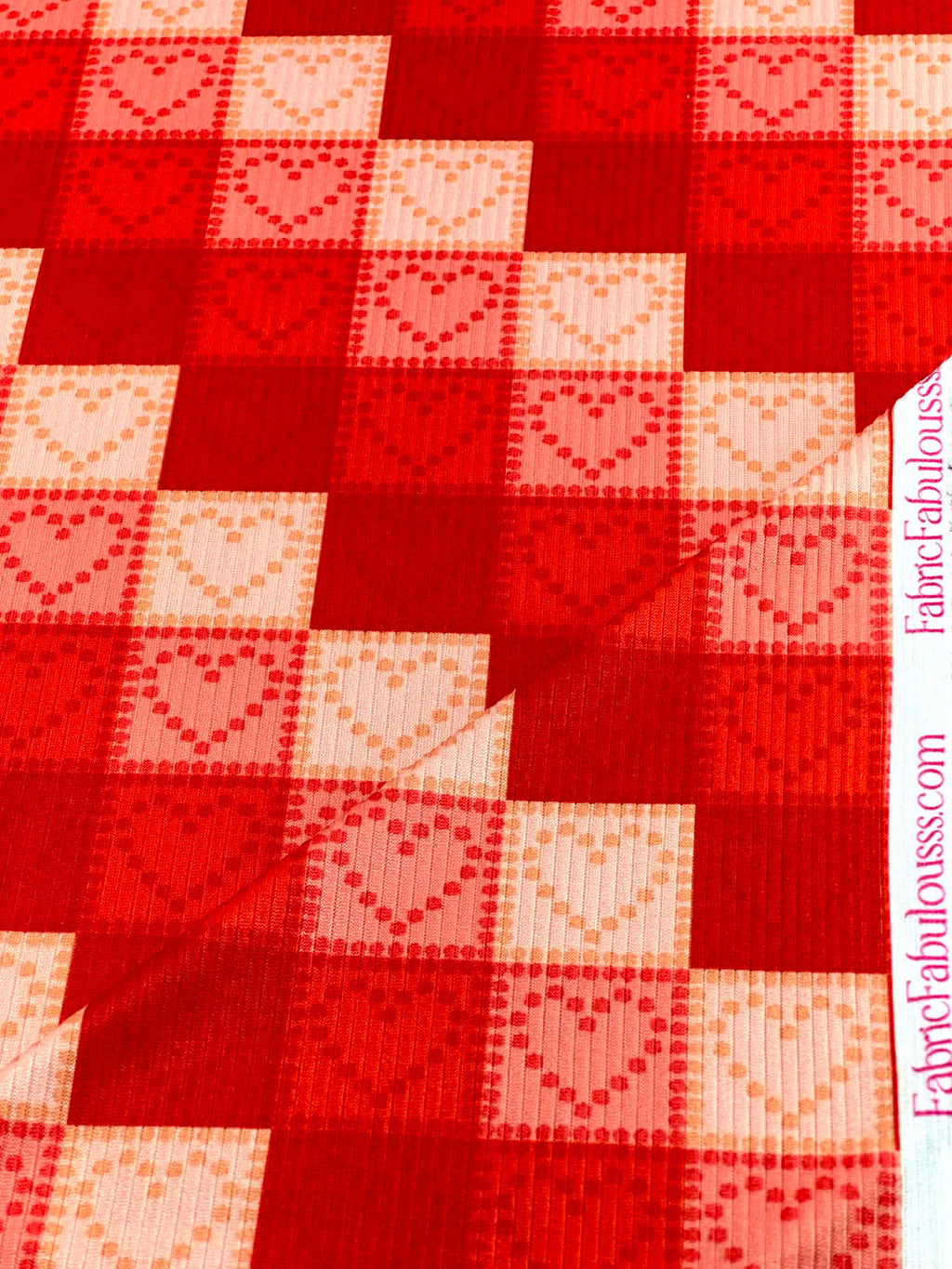 (4X2 YUMMY RIB) MEDIUM PINK AND RED HEARTS ON CHECKERED PATTERN