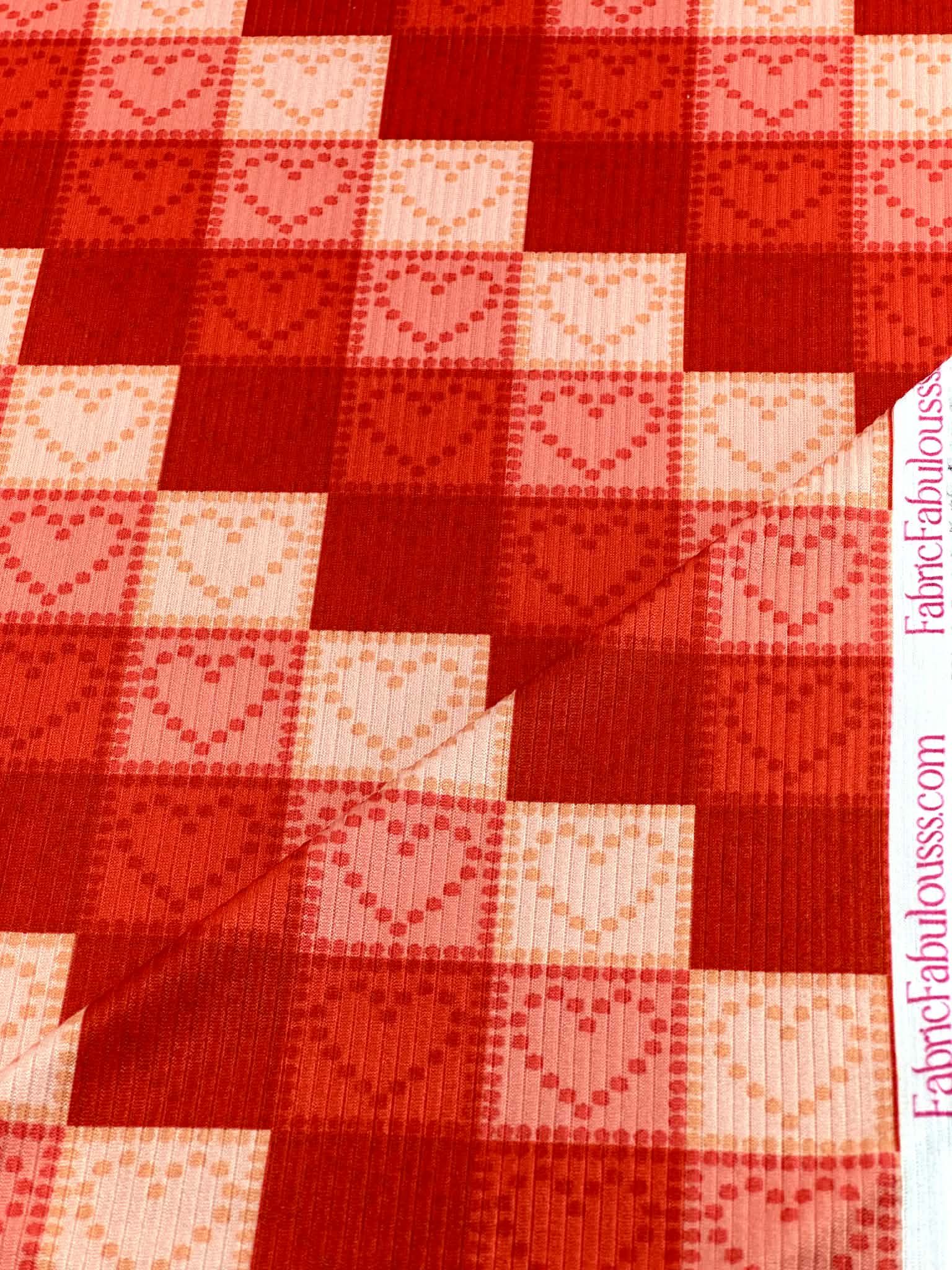 (4X2 YUMMY RIB) MEDIUM PINK AND RED HEARTS ON CHECKERED PATTERN