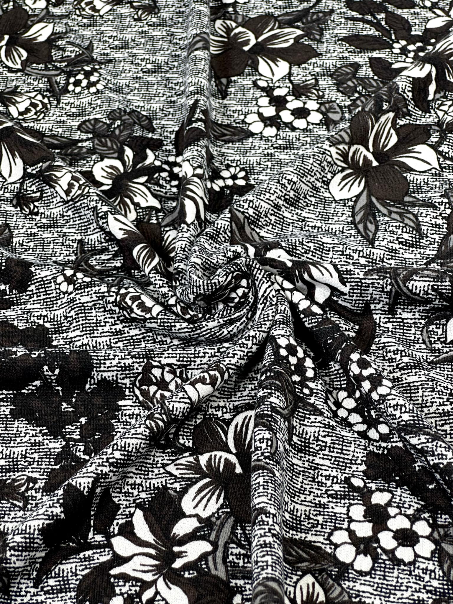 (FRENCH TERRY) BLACK AND WHITE FLORAL