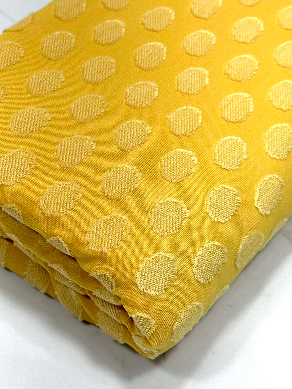 (KNIT) DOTS ON MUSTARD