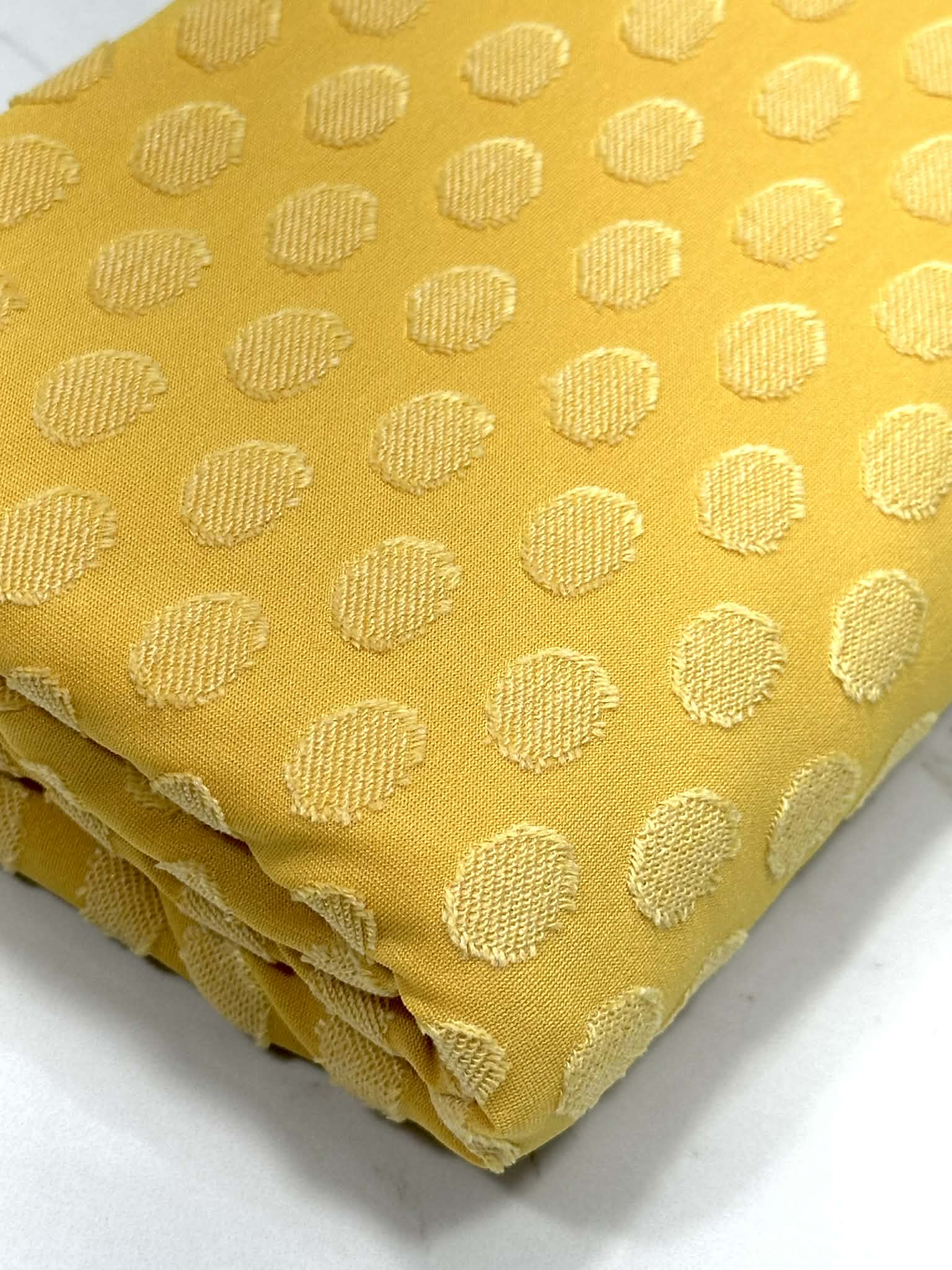 (KNIT) DOTS ON MUSTARD