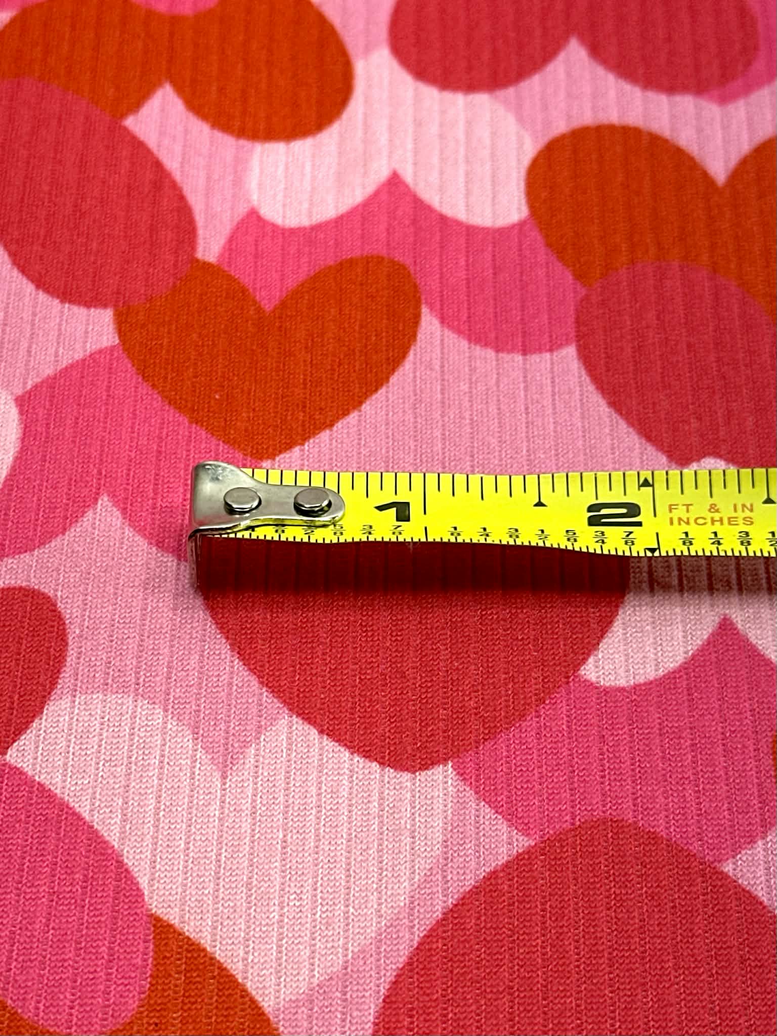 (4X2 YUMMY RIB) RED AND PINK HEARTS ON PINK (1)