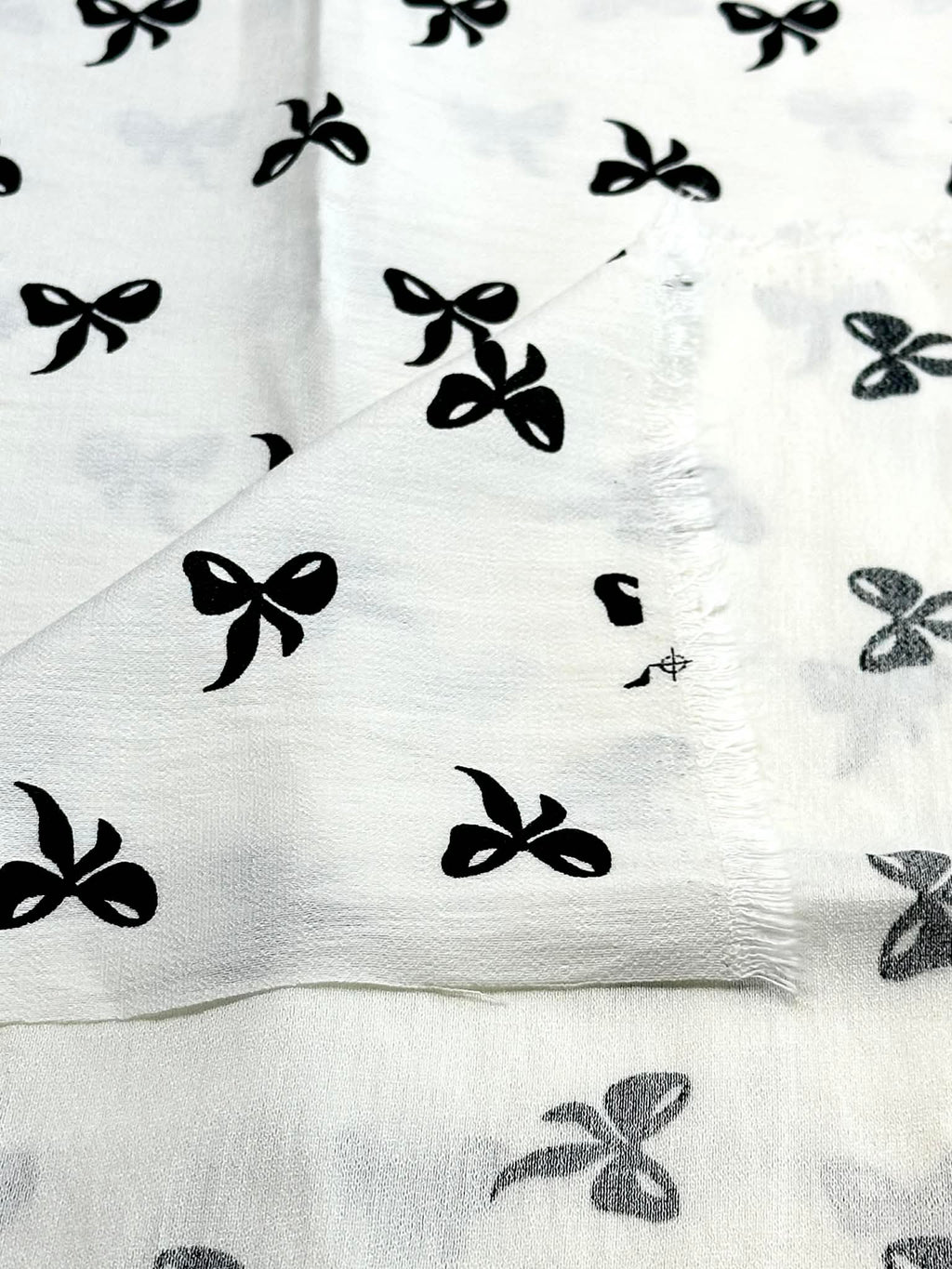 (WOVEN) BLACK BOWS ON OFF WHITE
