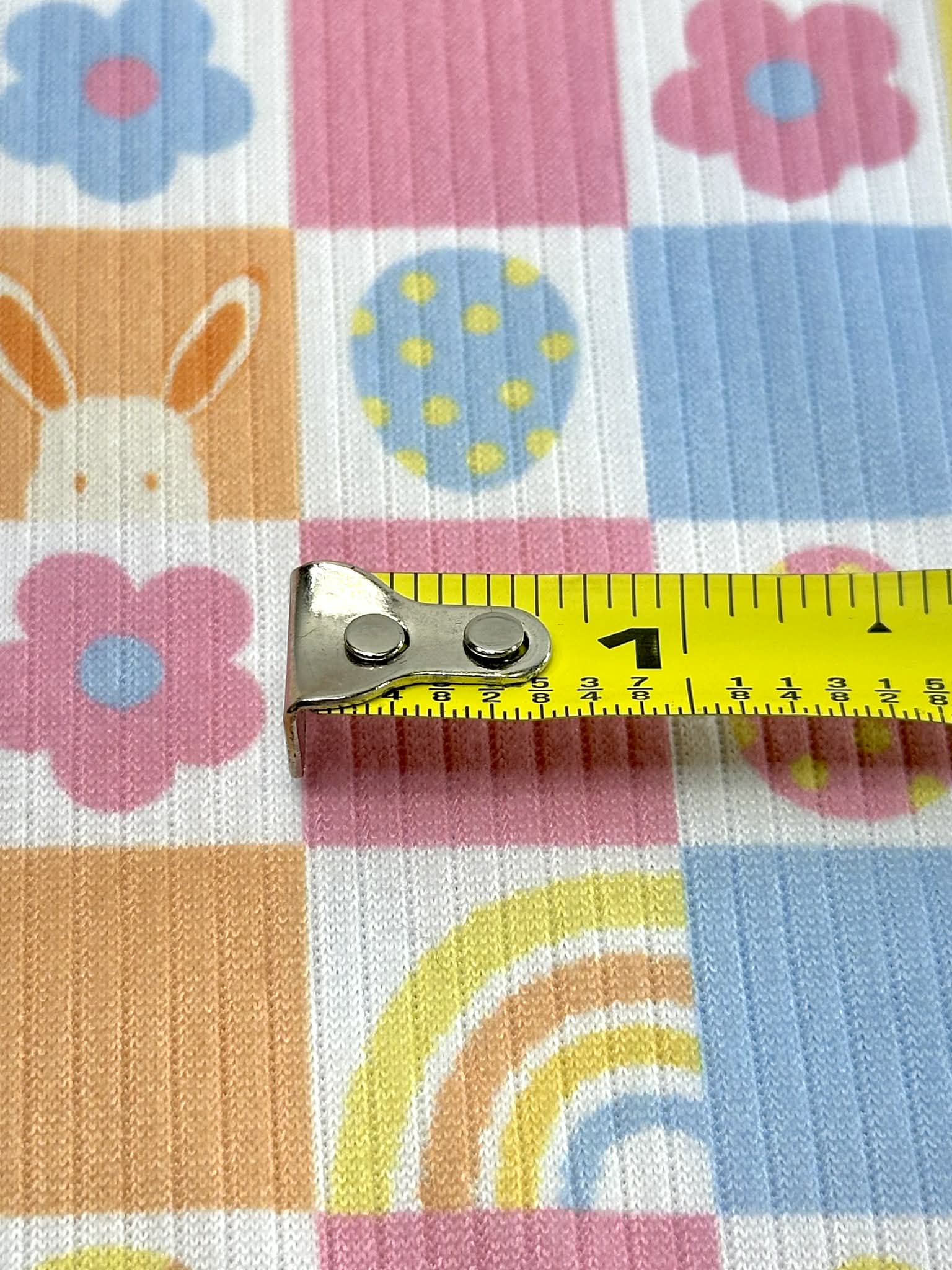 (4X2 YUMMY RIB) BUNNYS, EGGS, RAINBOWS, AND FLOWERS, CHECKERED PATTERN (1)