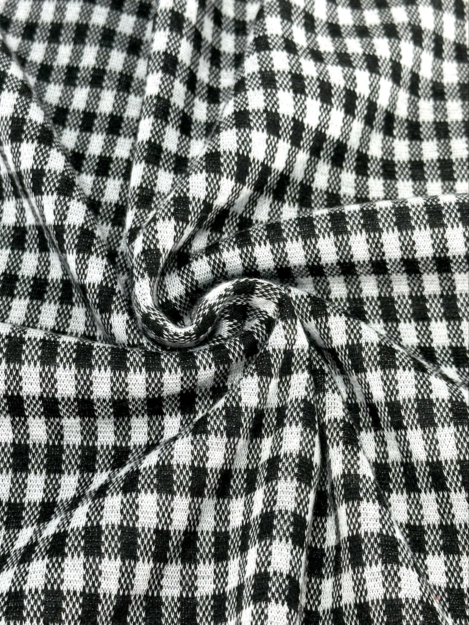 (KNIT) BLACK AND OFF WHITE MINI GINGHAM (5)