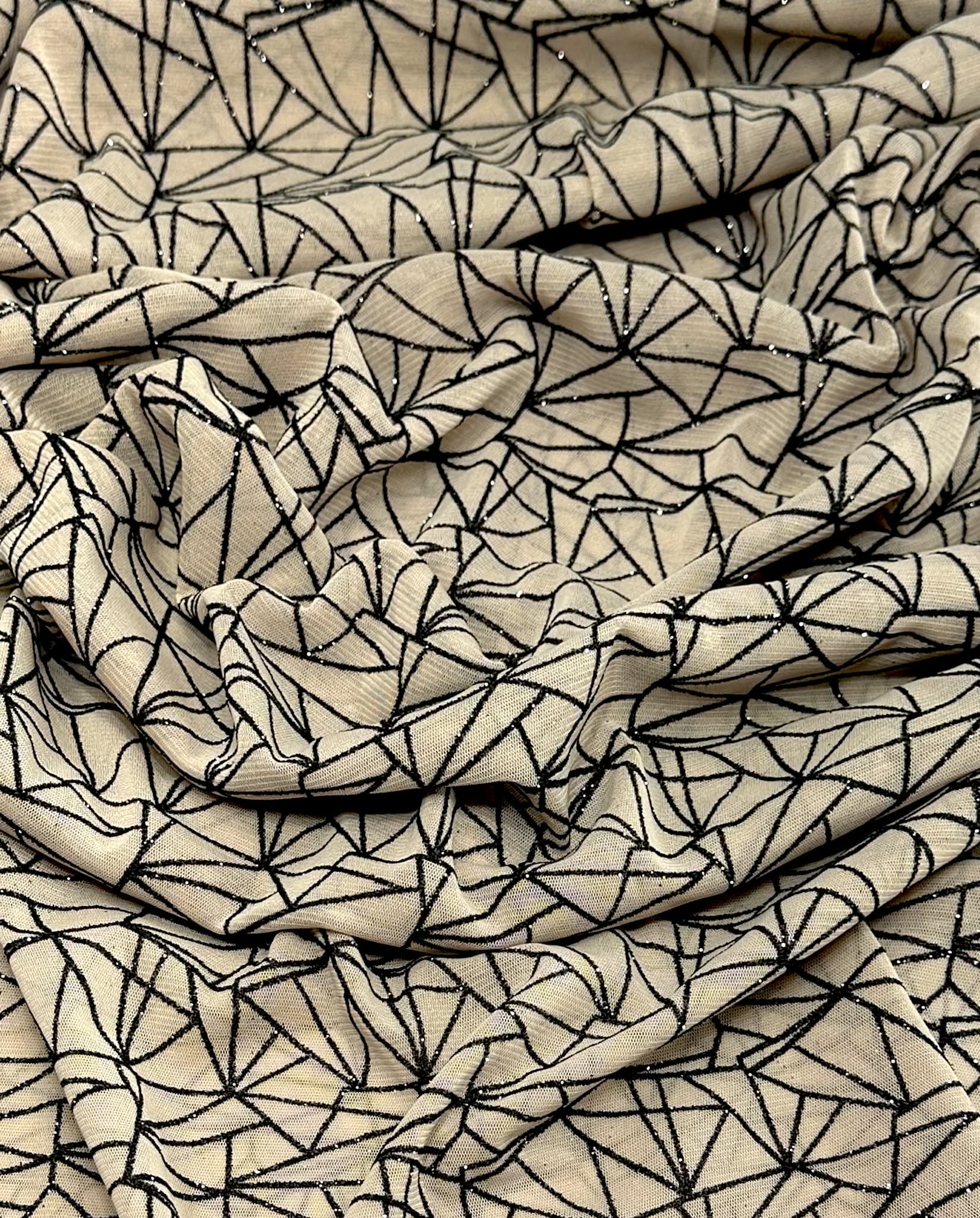 (MESH) BLACK GLITTER DIAMOND PATTERN ON TAN