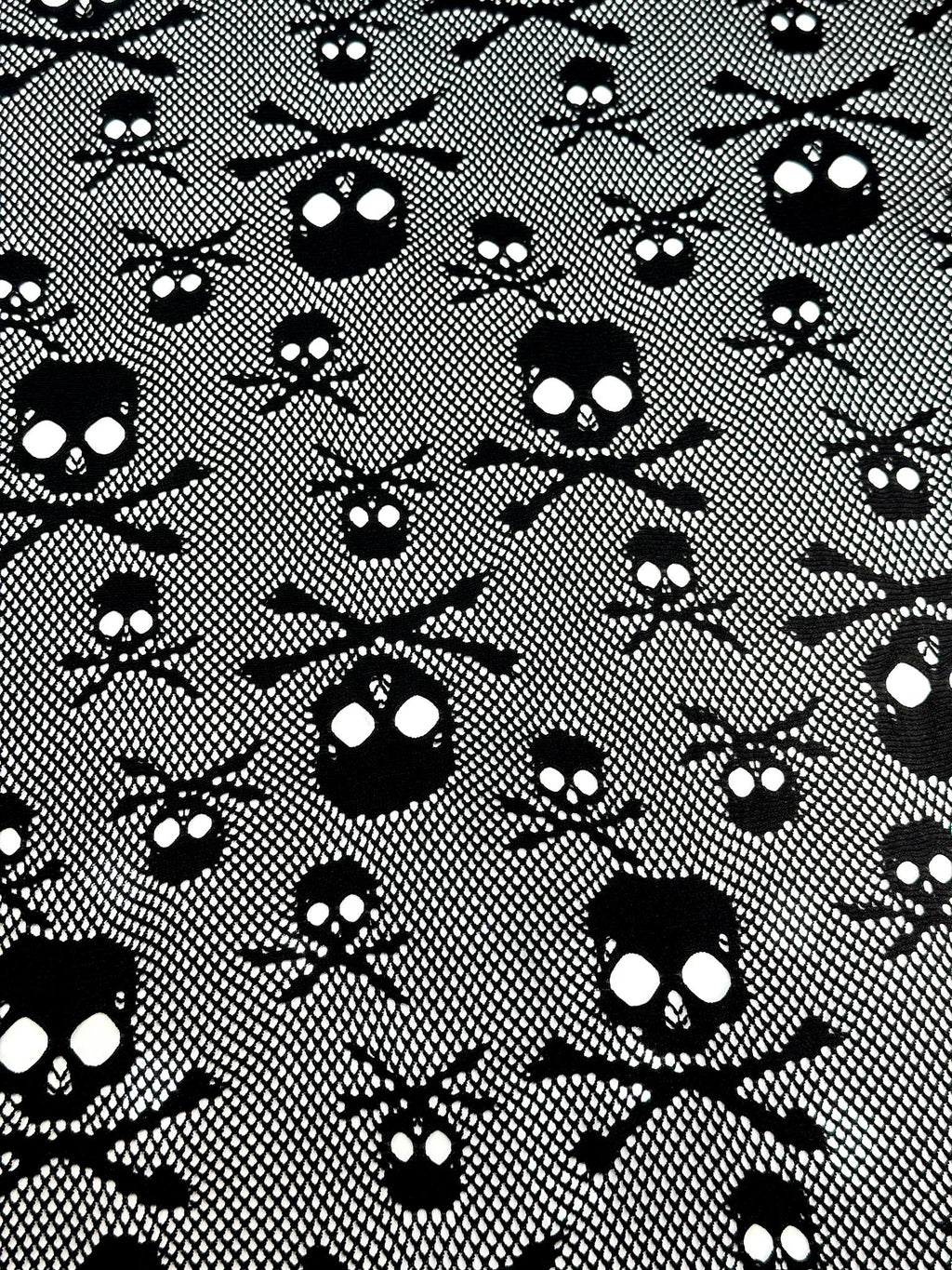 (JERSEY) SMALL AND MEDIUM BLACK SKULLS ON BLACK