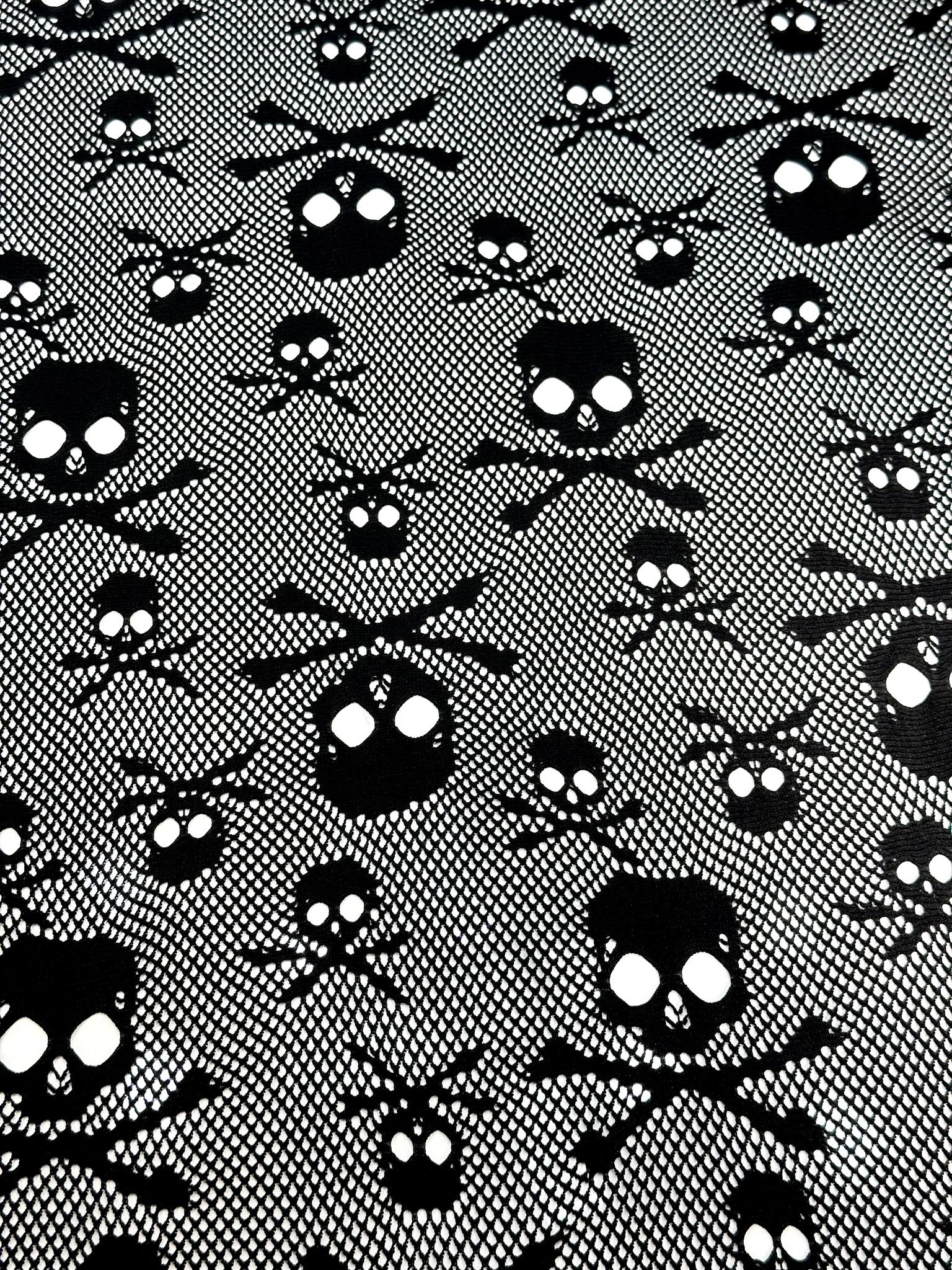 (JERSEY) SMALL AND MEDIUM BLACK SKULLS ON BLACK