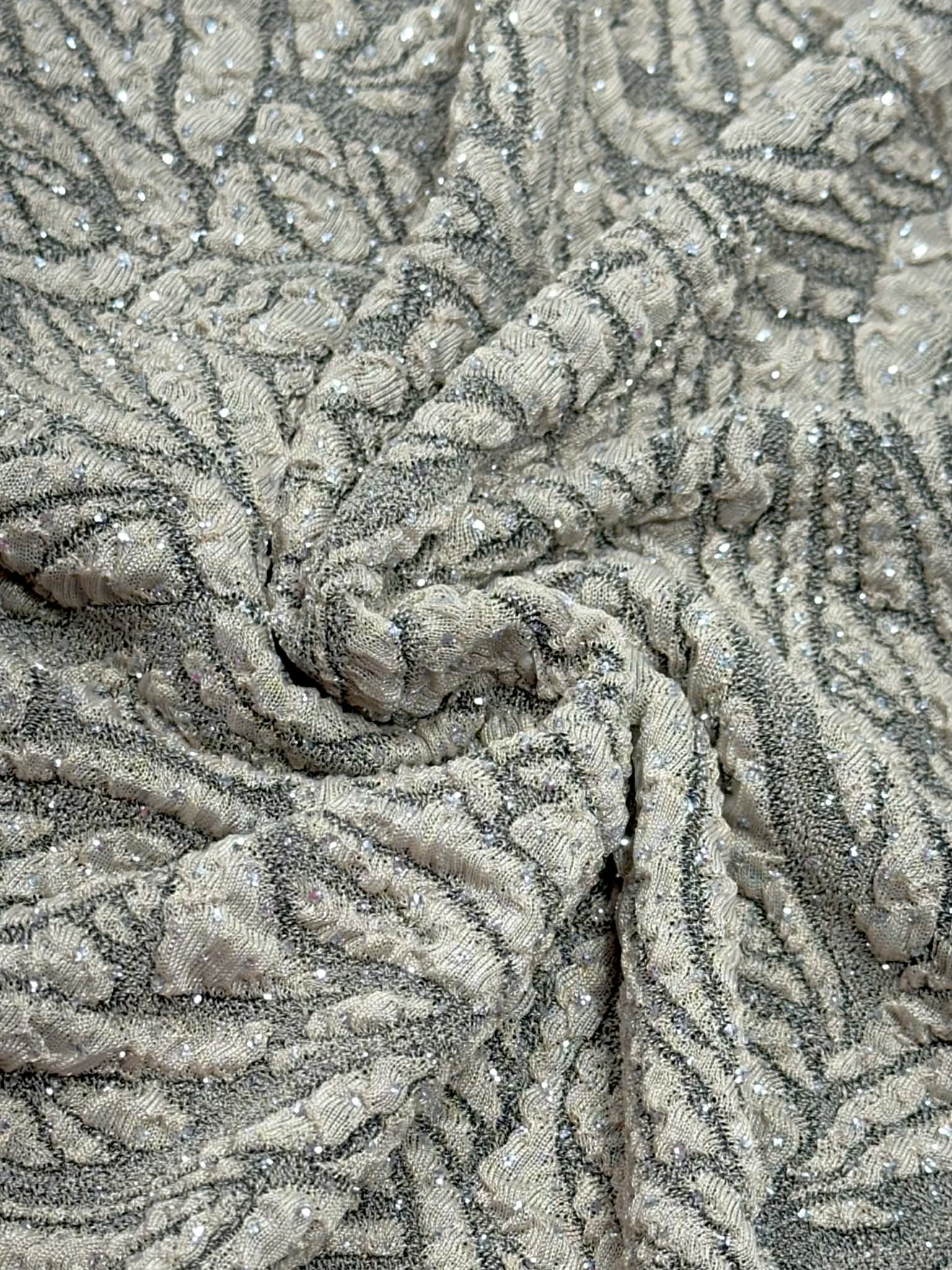 (KNIT) 3D GOLD FLORAL AND GLITTER PATTERN