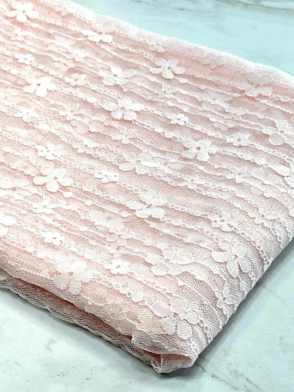 (LACE) LIGHT PINK FLORAL PATTERN