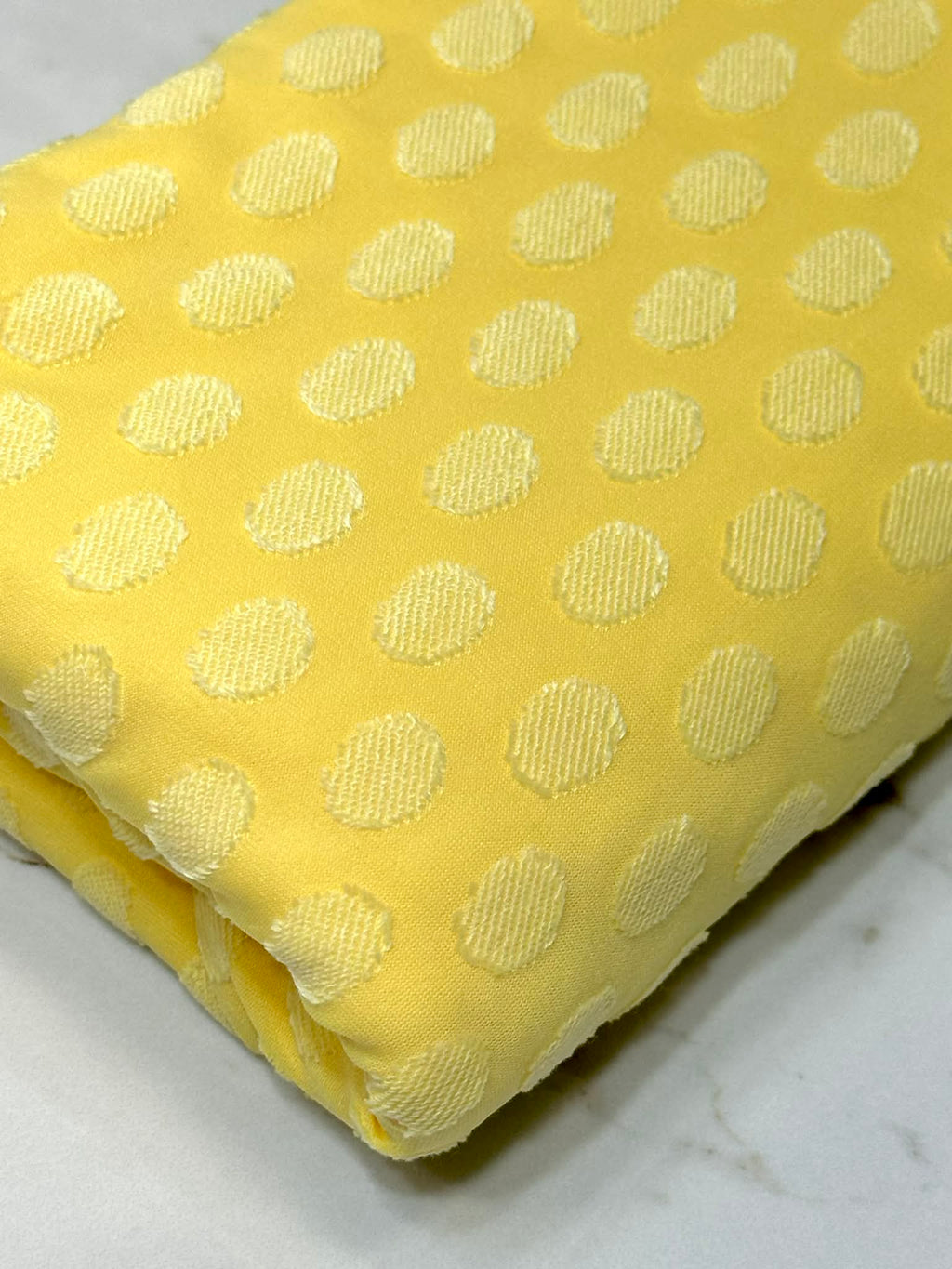 (KNIT) DOTS ON YELLOW